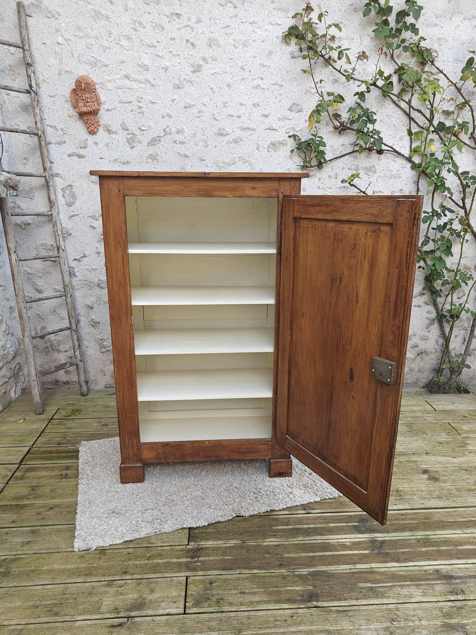 Old bonnet maker