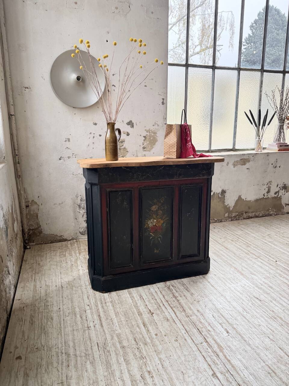 Floral 1920s trading counter
