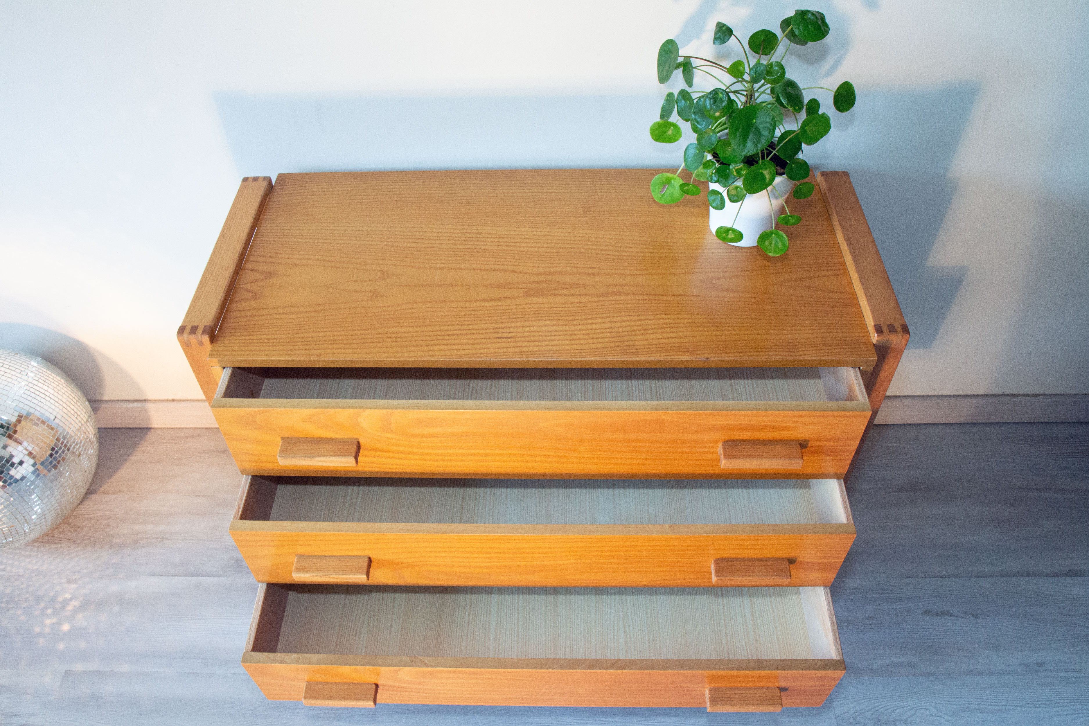 Commode elm vintage design 1980