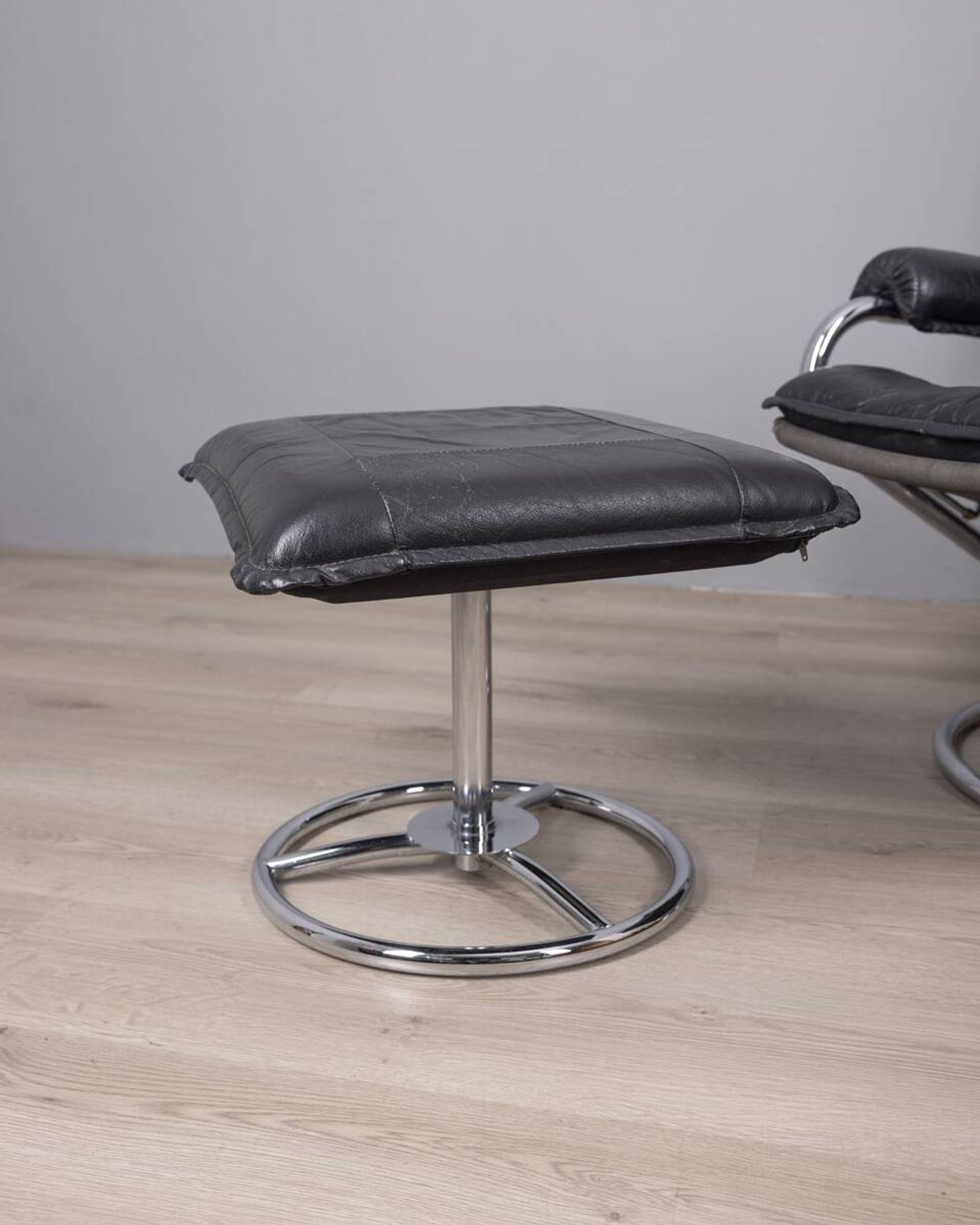 VINTAGE 1970S ARMCHAIR WITH FOOTREST IN METAL AND LEATHER, ITALIAN DESIGN