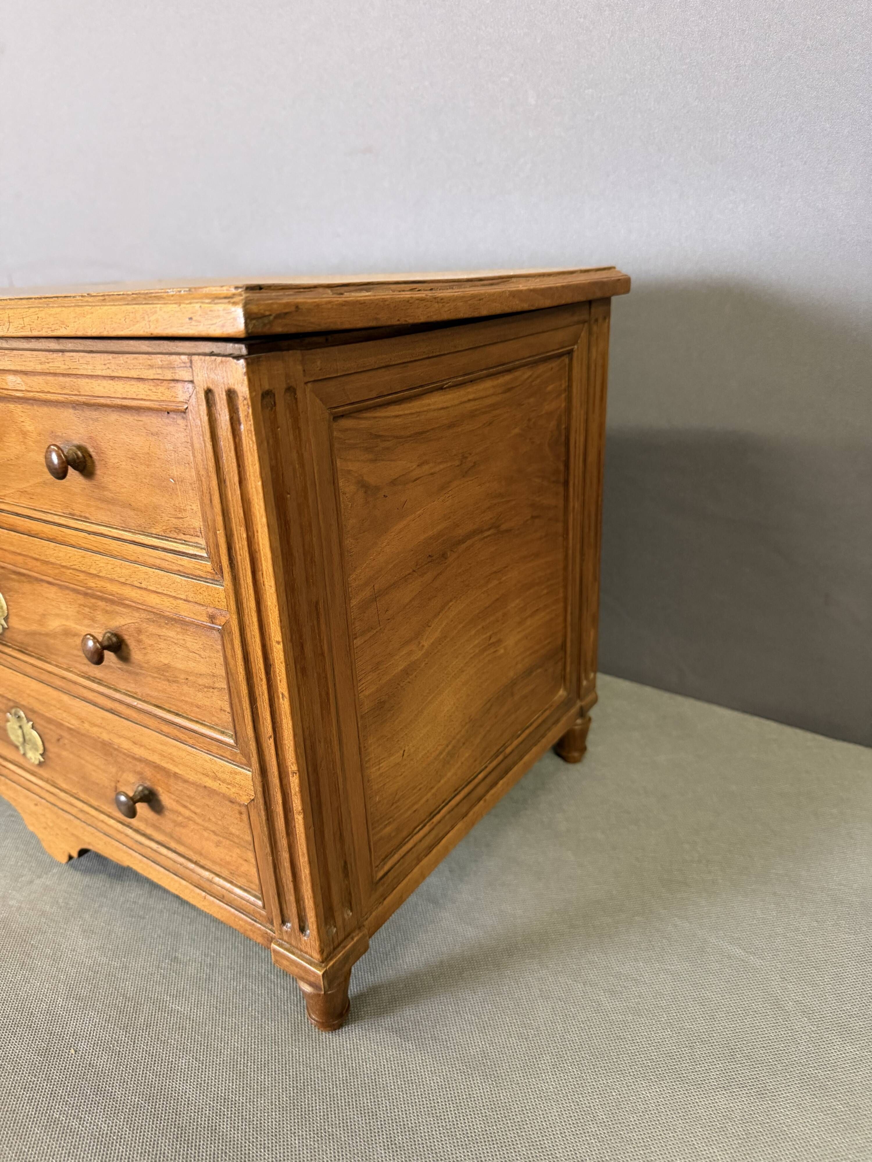 Commode Coffre de Maîtrise Louis XVI en Noyer