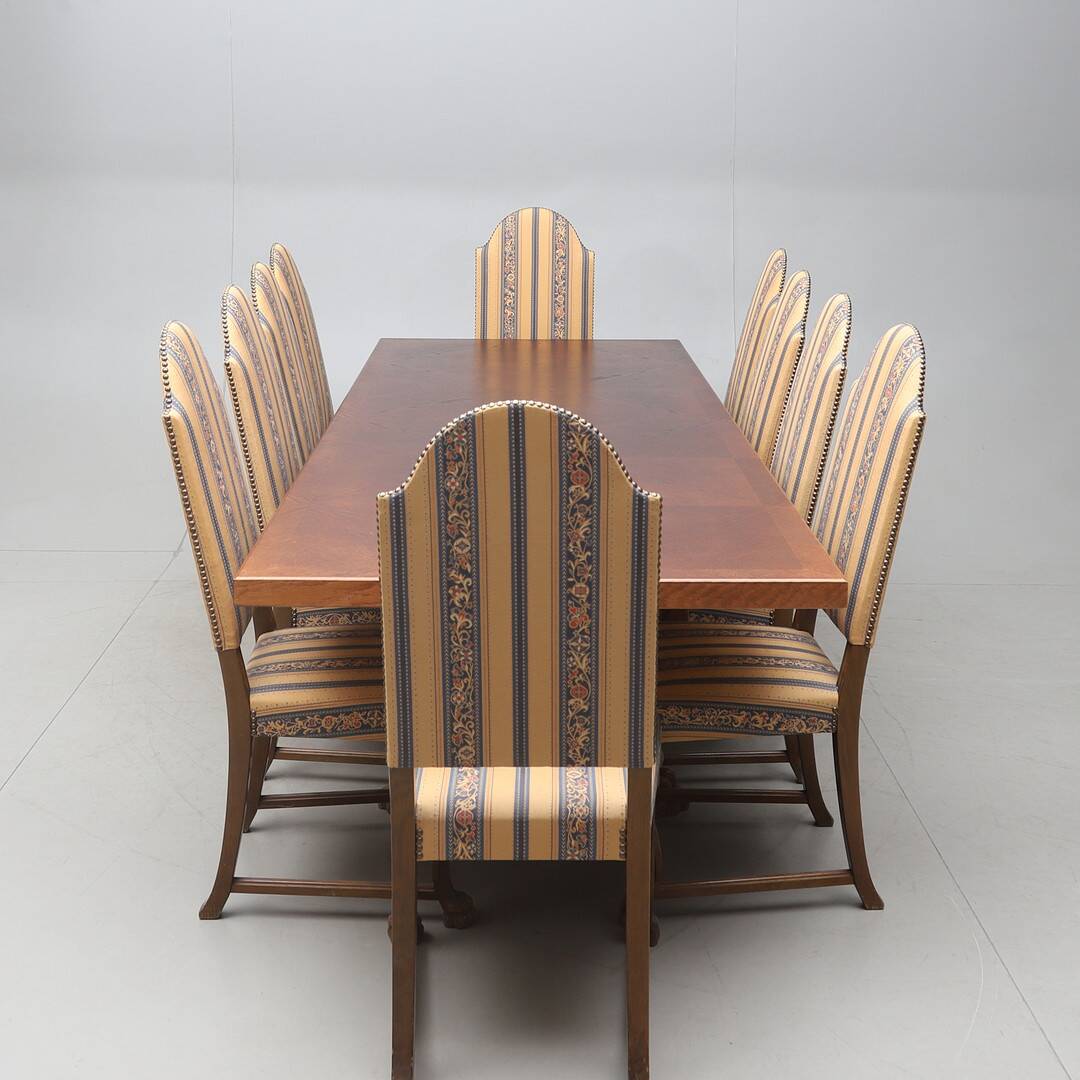 Grand Baroque-Style 11-Piece Dining Suite — Carved Oak & Oak Veneer — Table