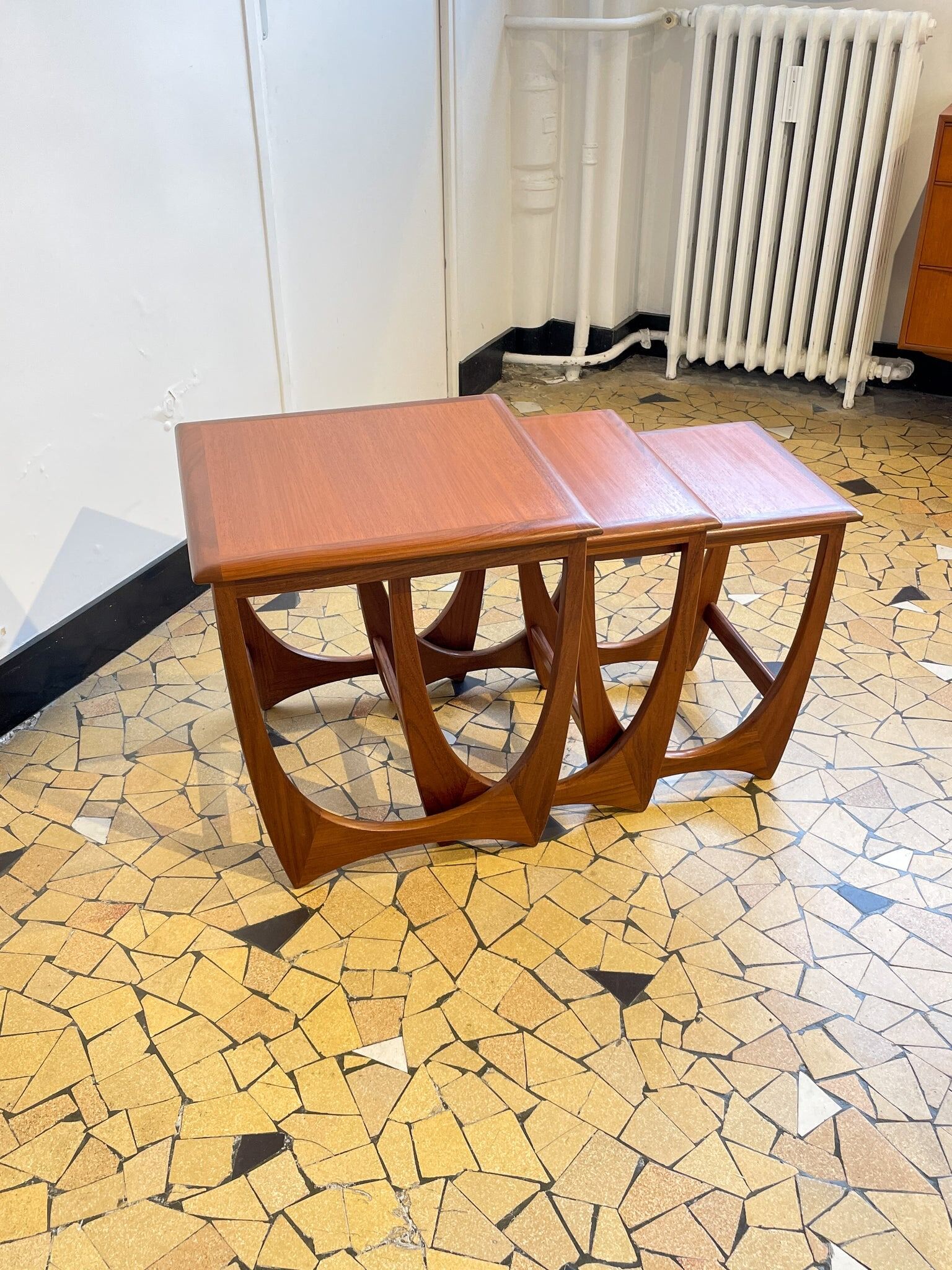 Teak trundle coffee table