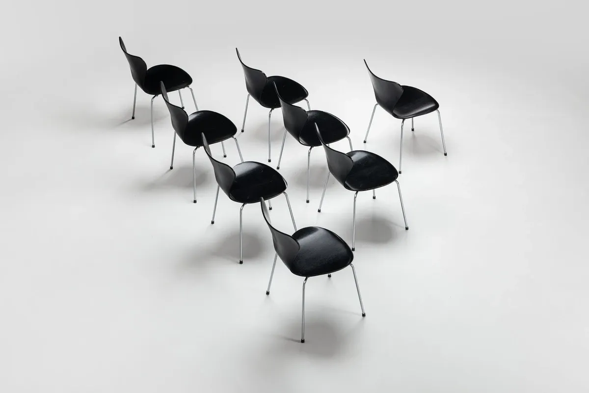 Arne Jacobsen set of eight 3107 Butterfly dining chairs Fritz Hansen Denmark 1967