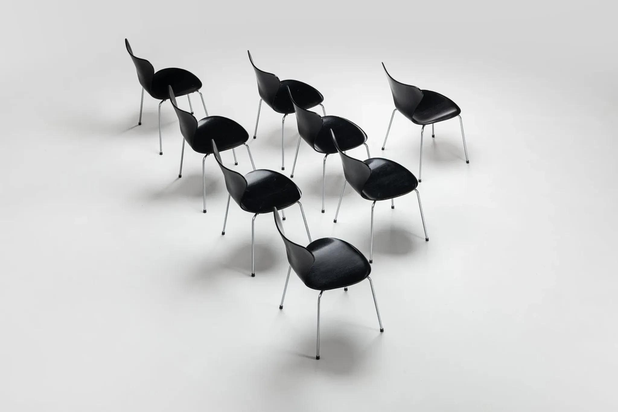 Arne Jacobsen set of eight 3107 Butterfly dining chairs Fritz Hansen Denmark 1967