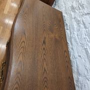 Commode galbée style Louis XV / régence en chêne massif