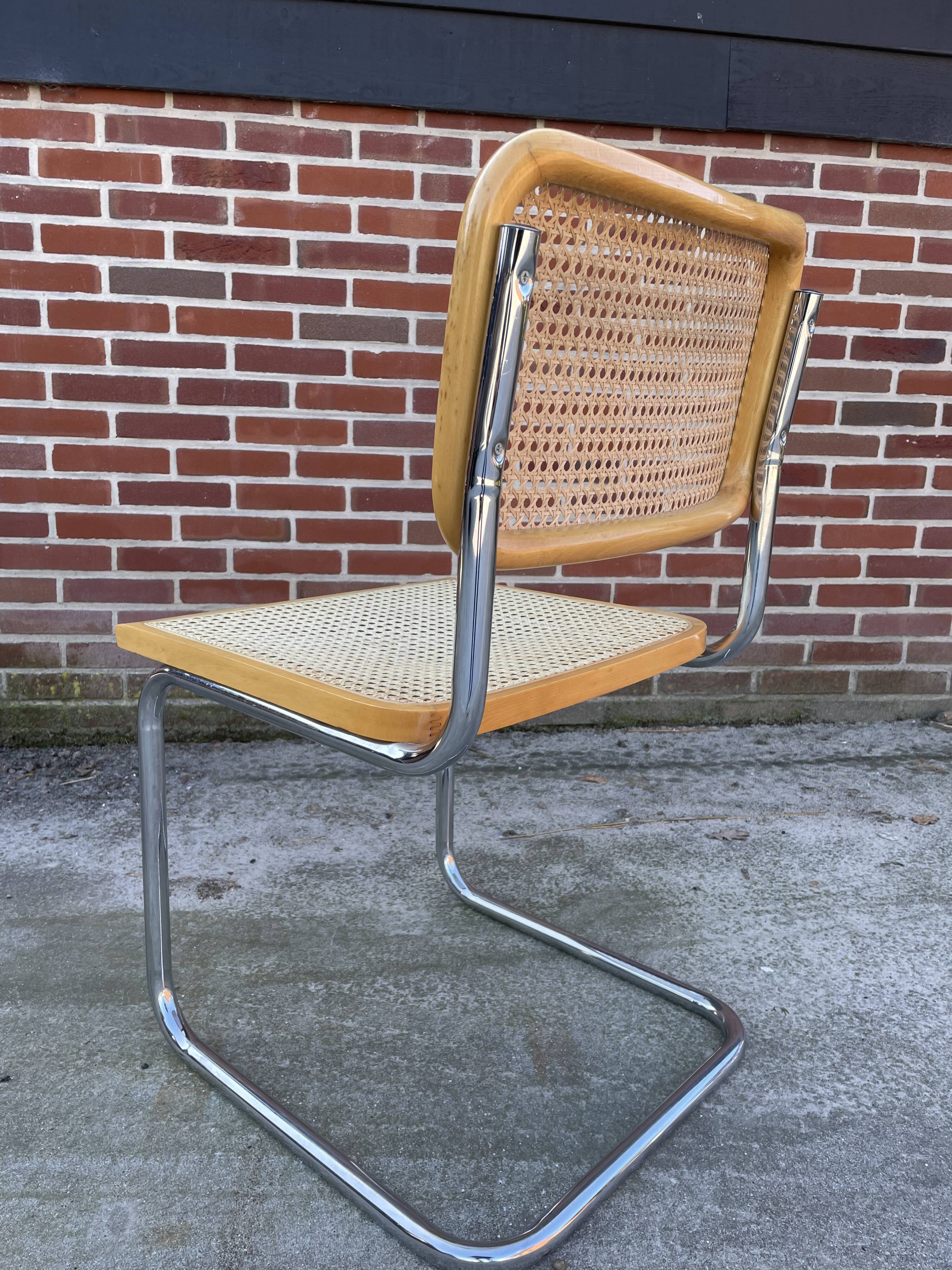 Chaise design Cesca modèle b32 en chrome