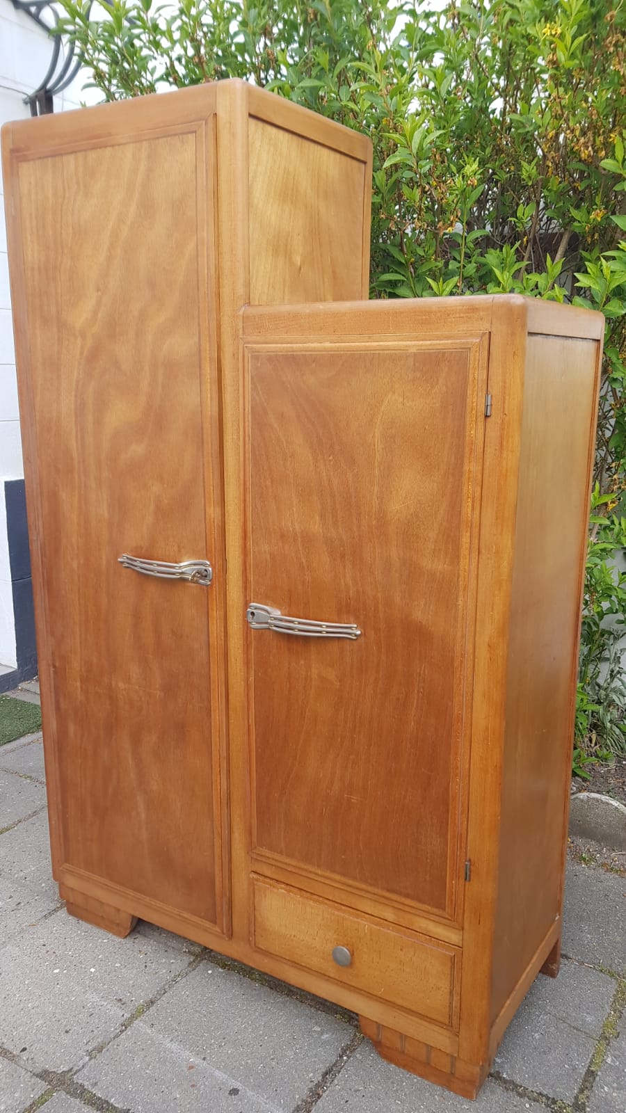 Asymmetrical cabinet 1940