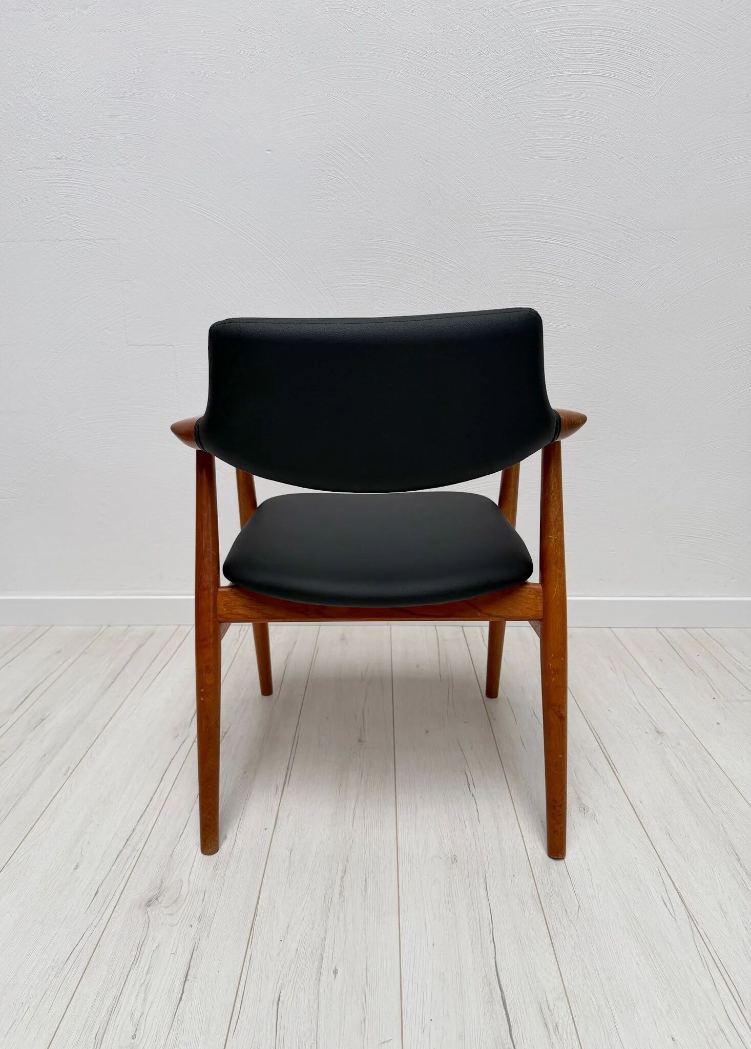1960s Danish mid-century teak armchair ‘GM11’ by Svend Åge Eriksen for Glostrup Møbelfabrik