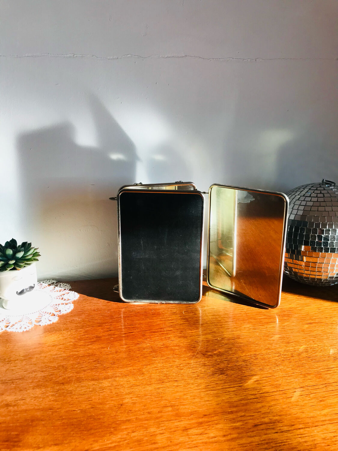 Triptych barber mirror