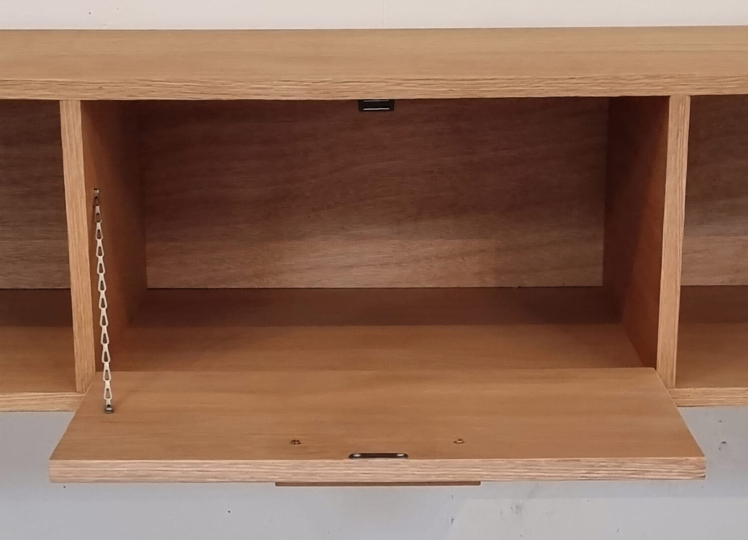 Runar wall unit