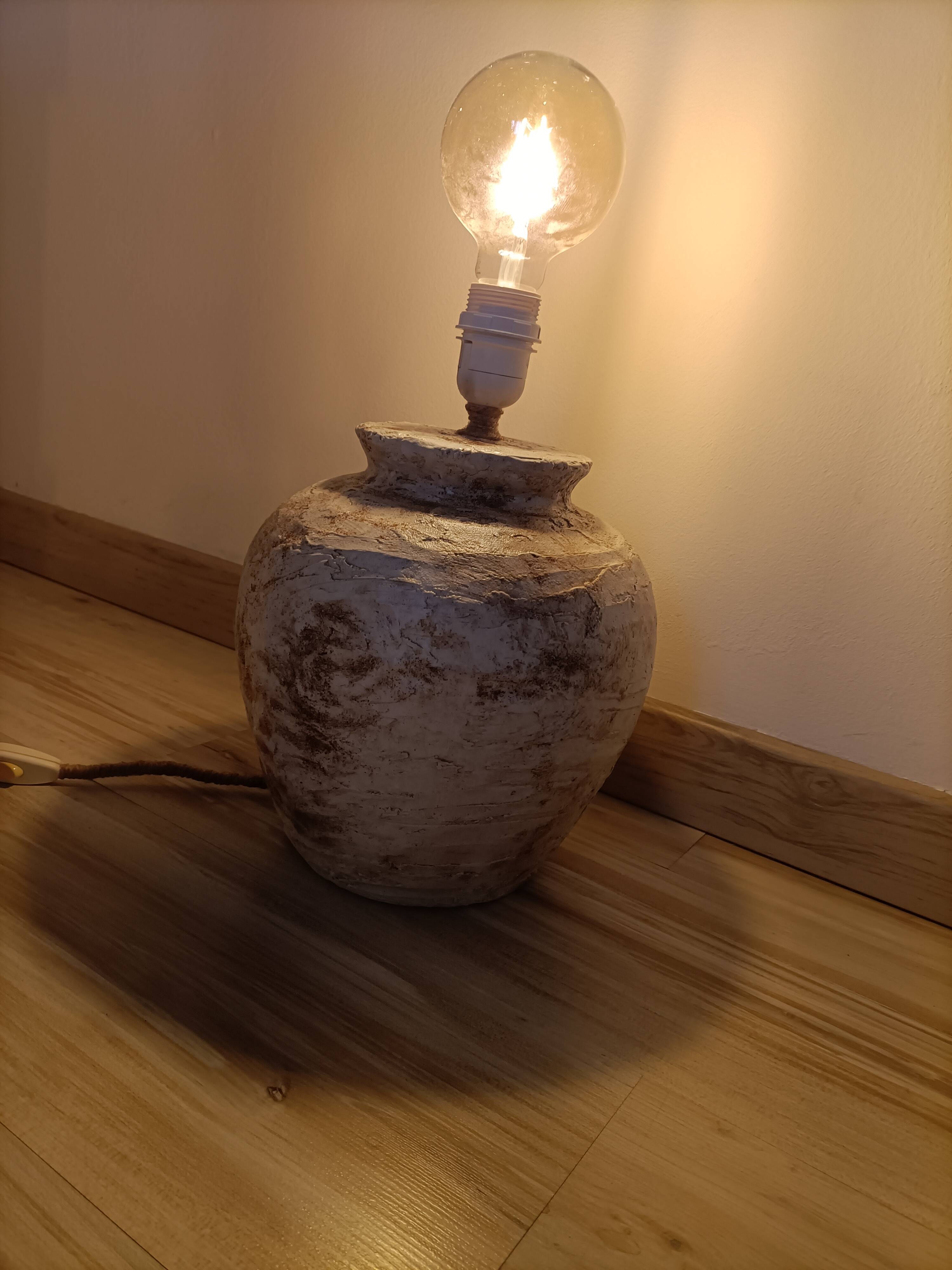 Redesigned table lamp – Shabby Chic and Vintage