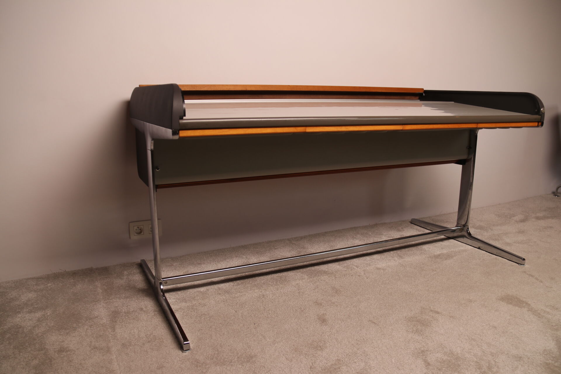 'Action office desk'  in walnut  designed by George Nelson  for Herman Miller - US - 1960's