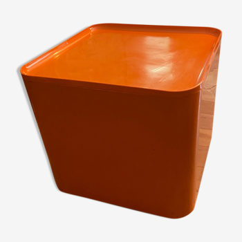 Table roulante carré plastique orange