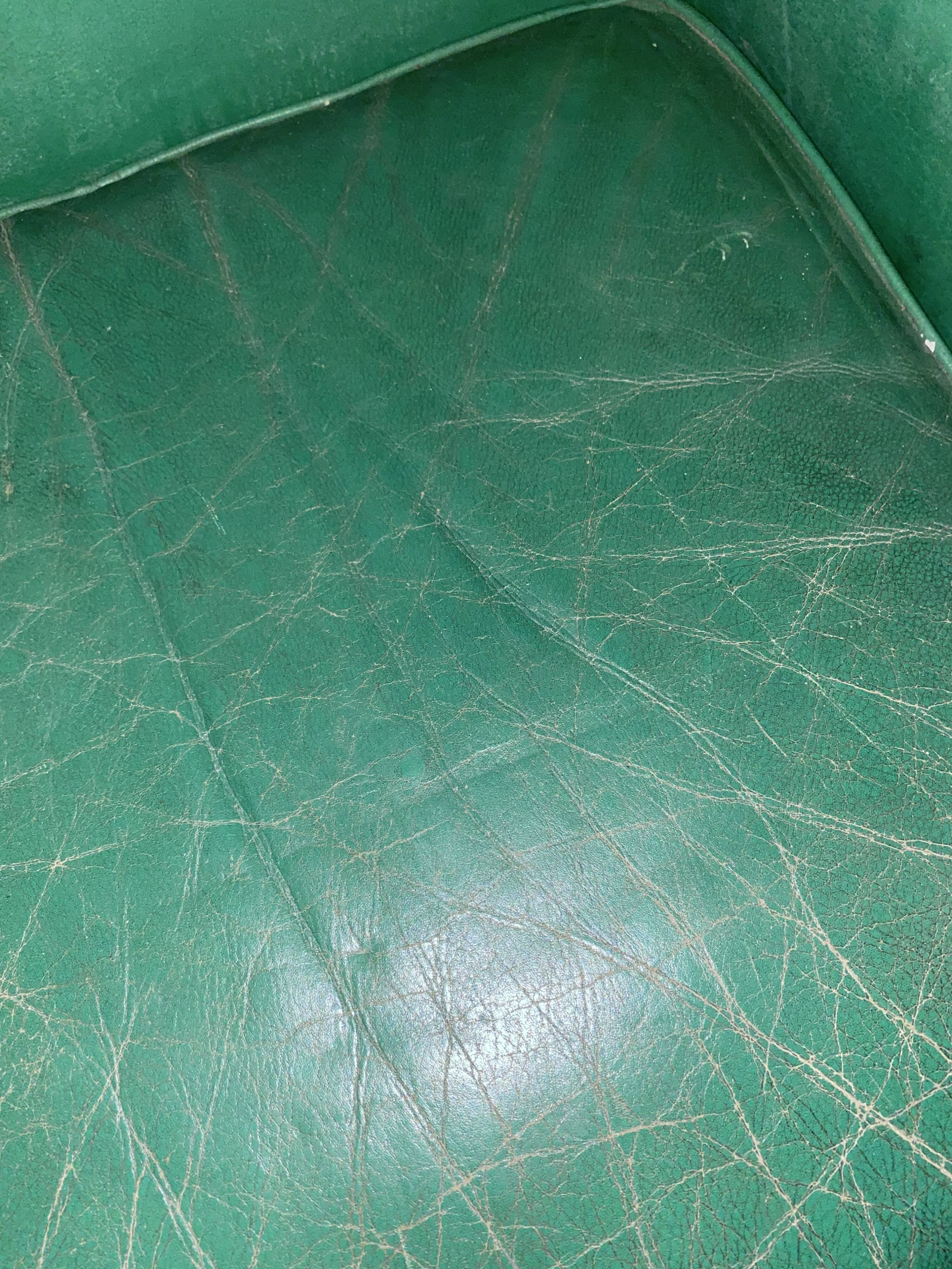 Green club armchair ultra design in contemporary vintage leather