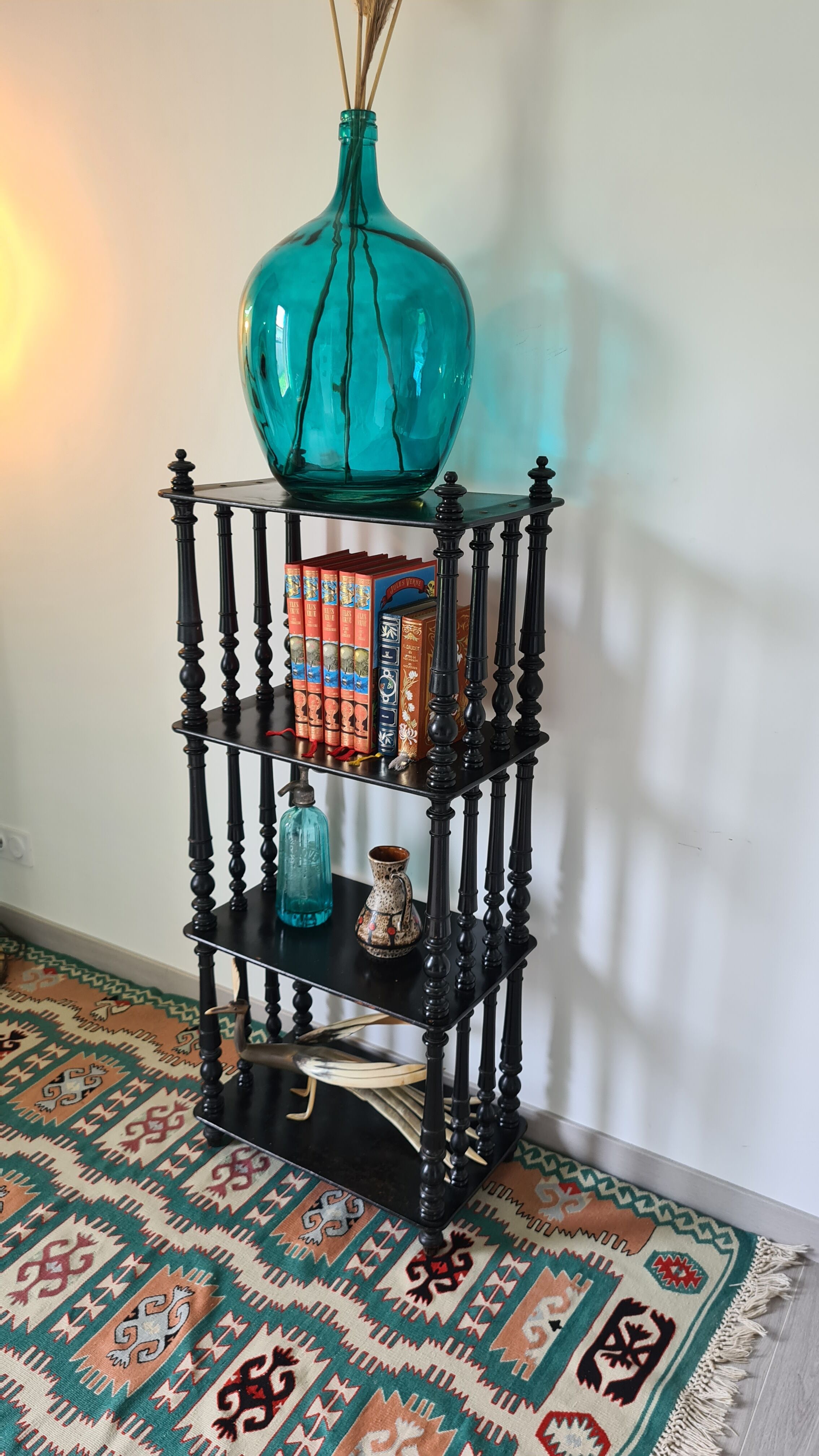 Etagère noir laqué style Napoléon