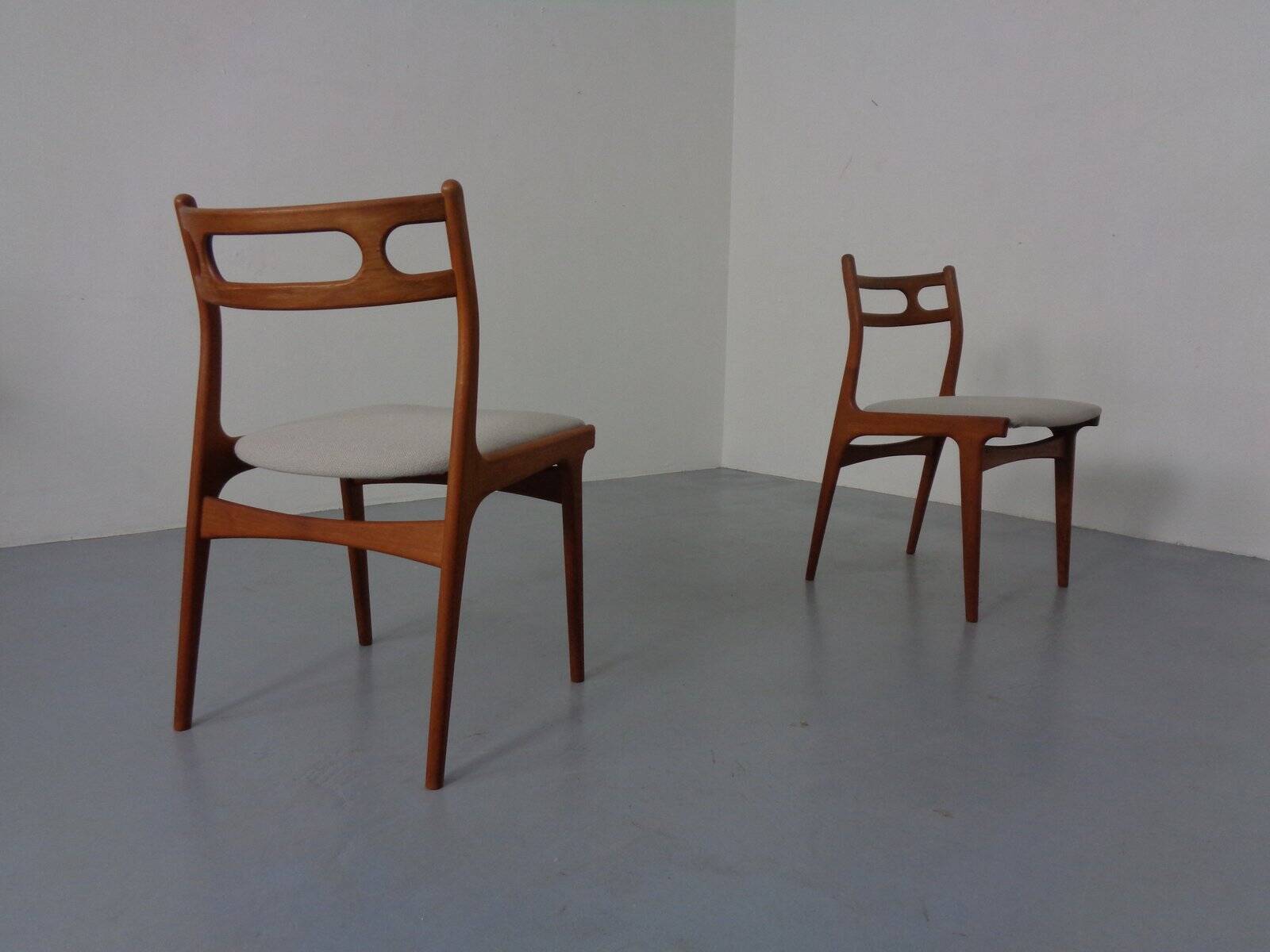 Model 138 Teak & Kvadrat Hallingdal Dining Chairs by Johannes Andersen for Uldum Møbelfabrik, Denmark, 1960s, Set of 2