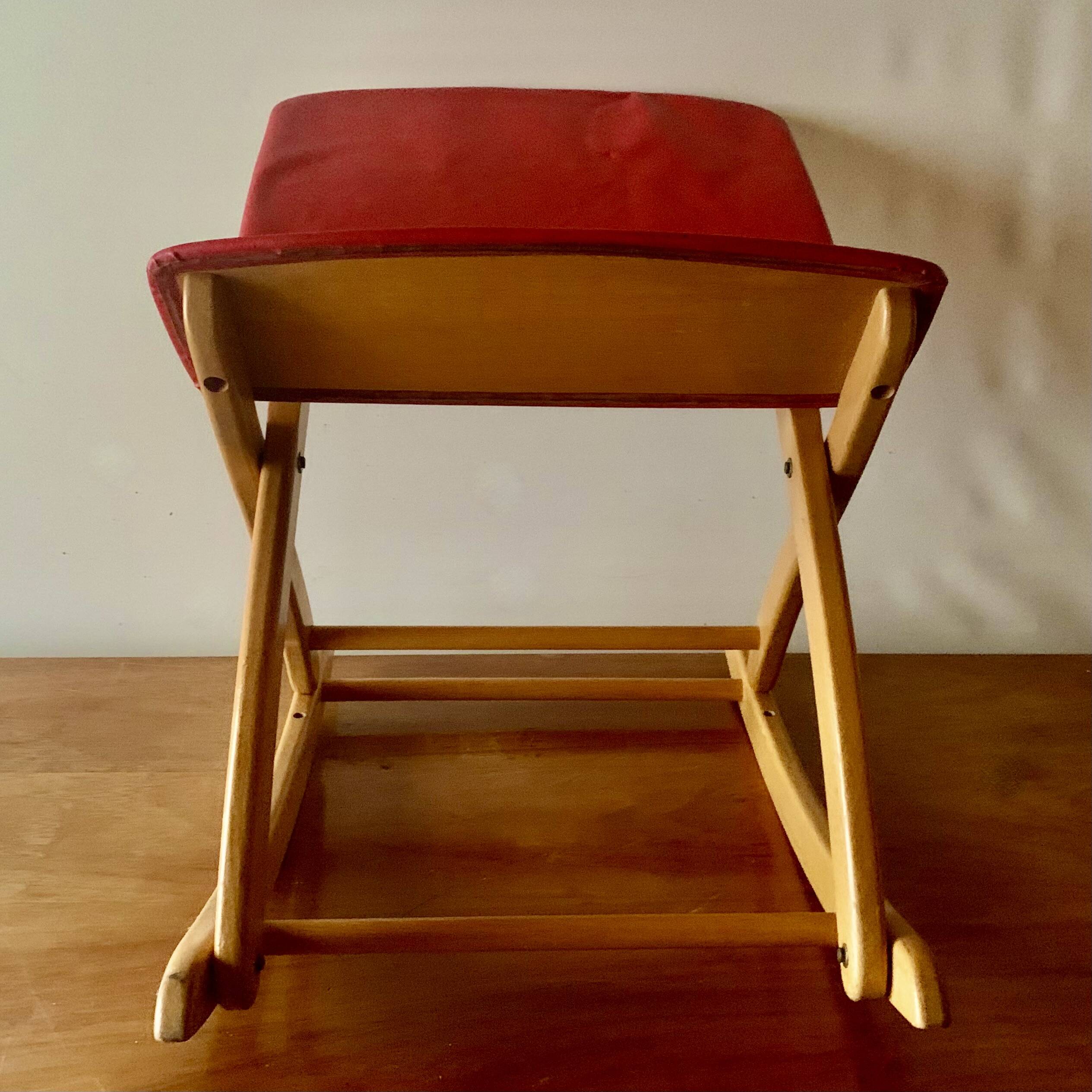 Vintage rocking footstool in red Skai and wood