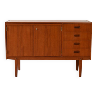 Sideboard with sliding tray