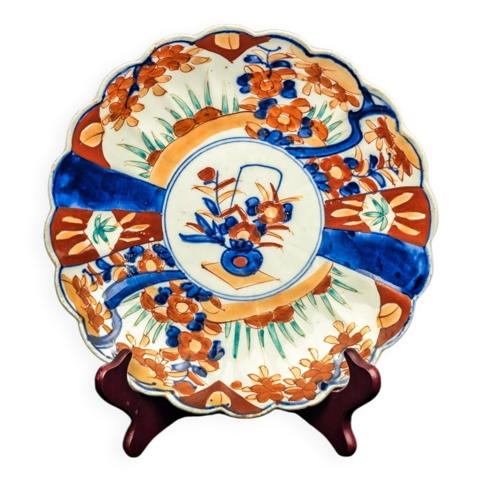 Imari porcelain plate with Japanese-style floral decoration, late 19th century