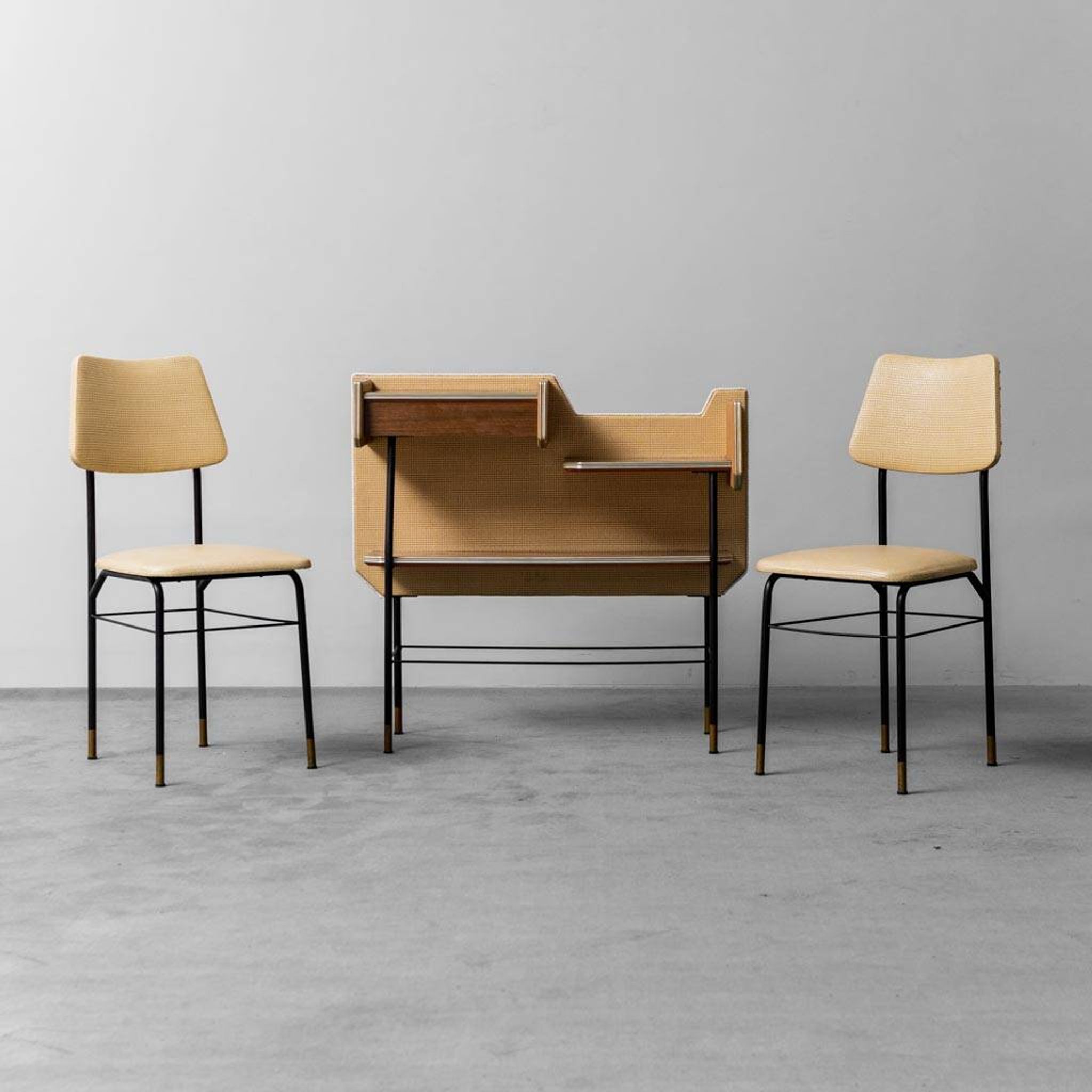 Console in legno 2 sedie in tessuto anni ’60 vintage modernariato