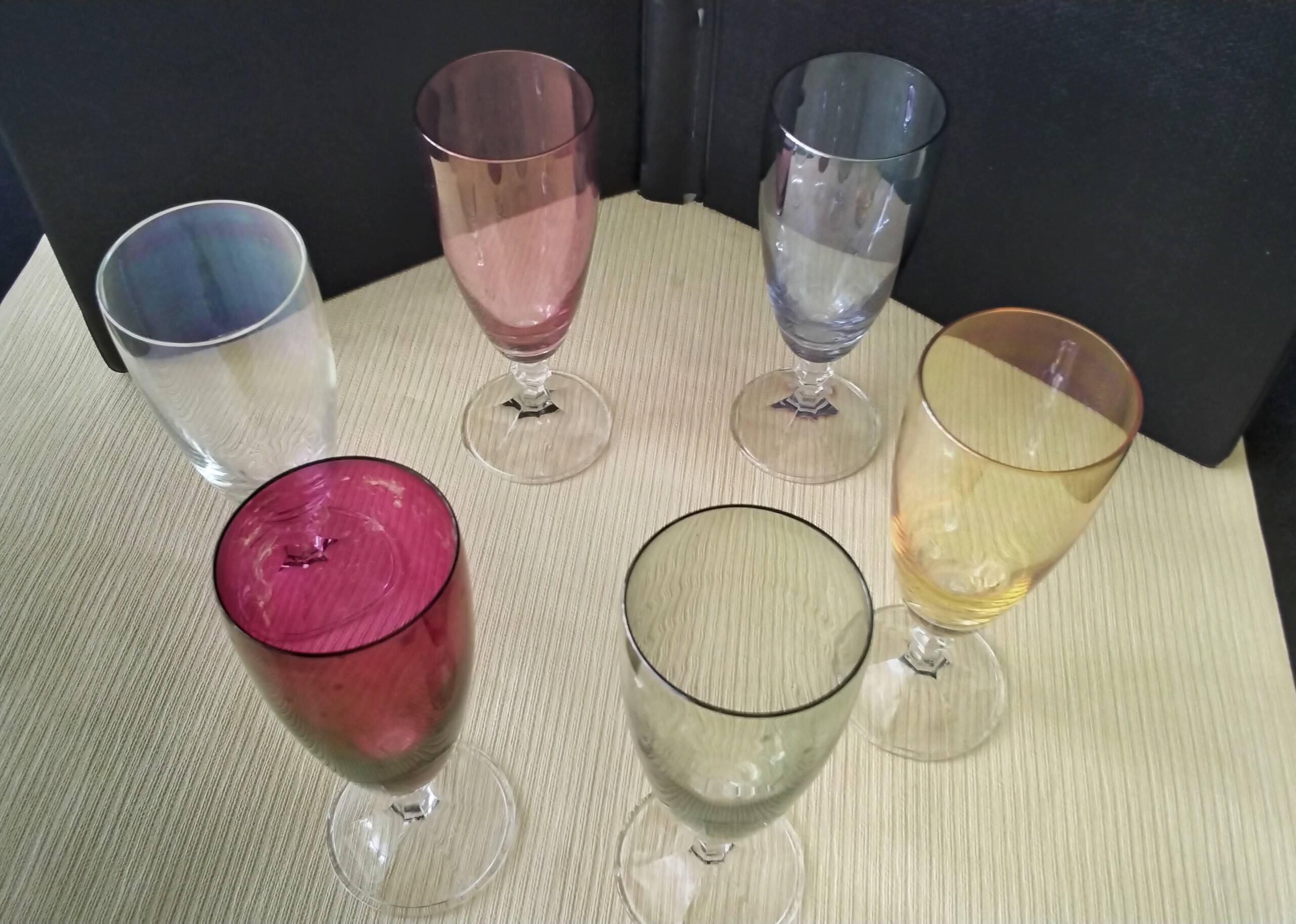6 glass champagne flutes in different colours