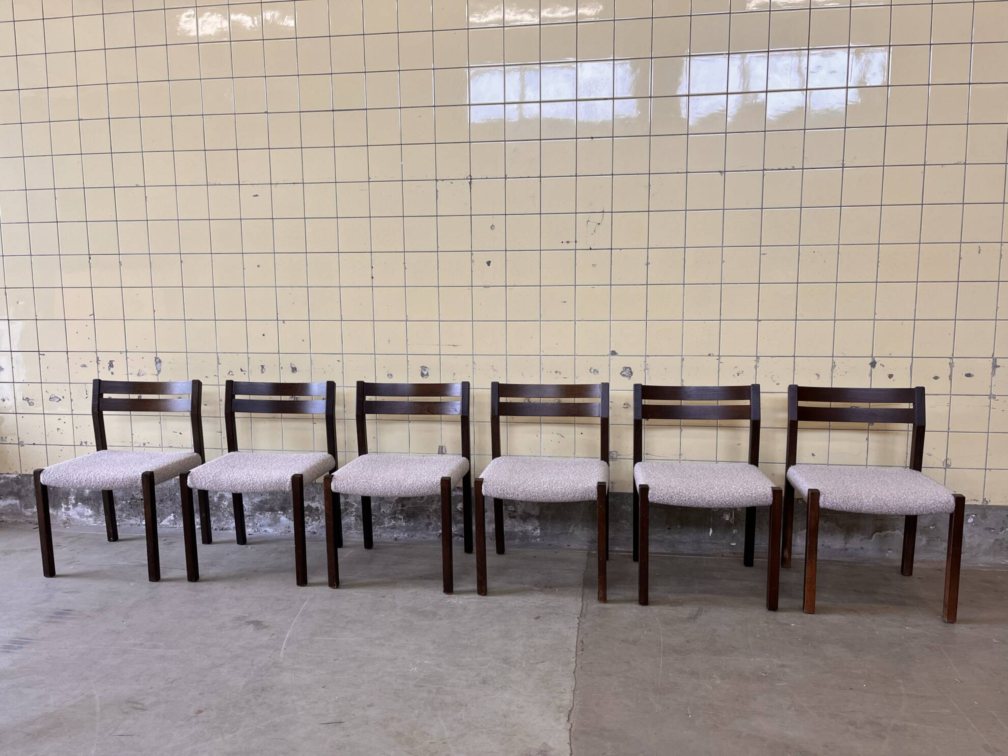 Ensemble de six chaises de salle à manger modèle 401 par Jørgen Henrik Møller pour JL Møllers.