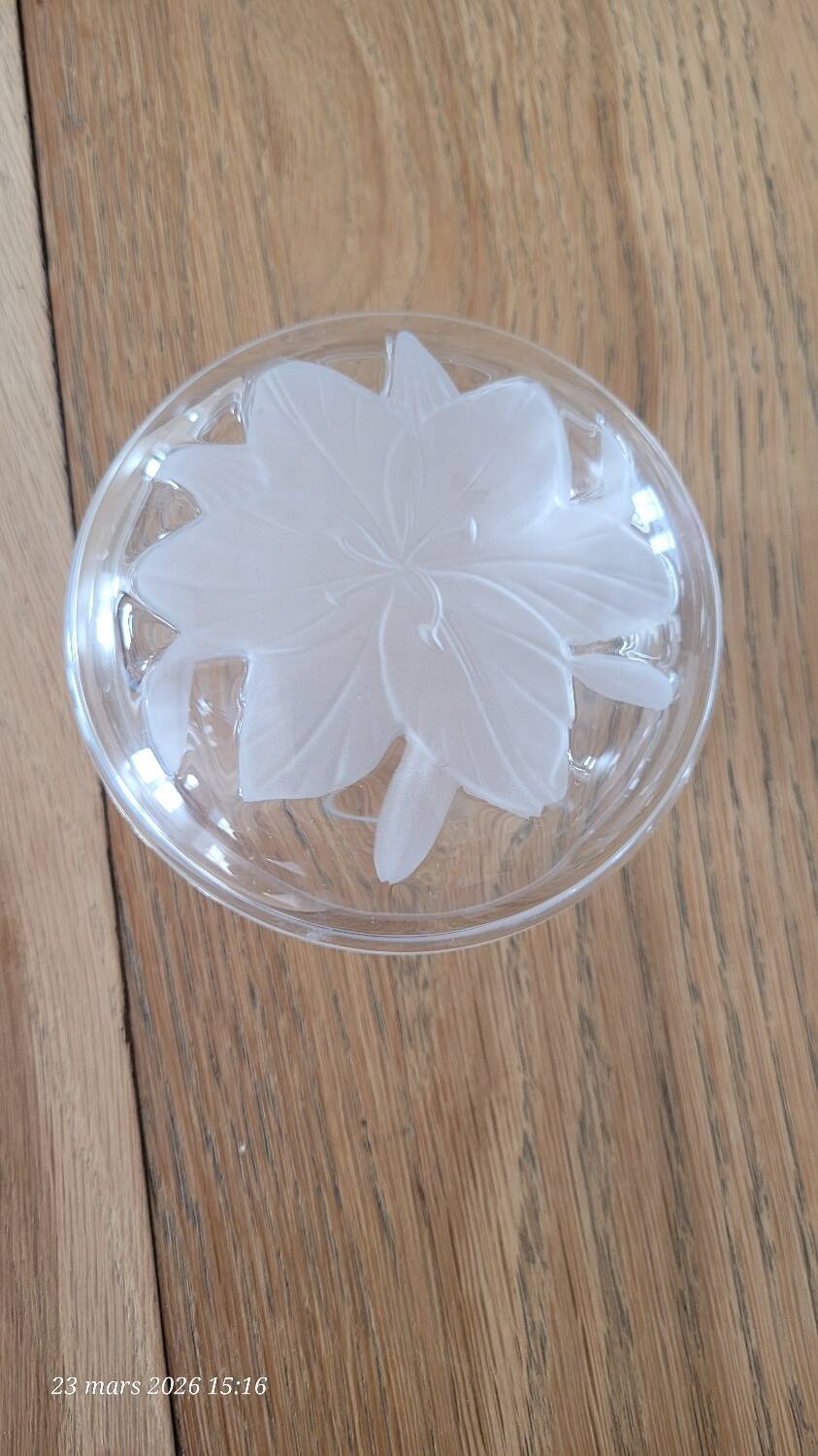 Thick glass bonbonnière
