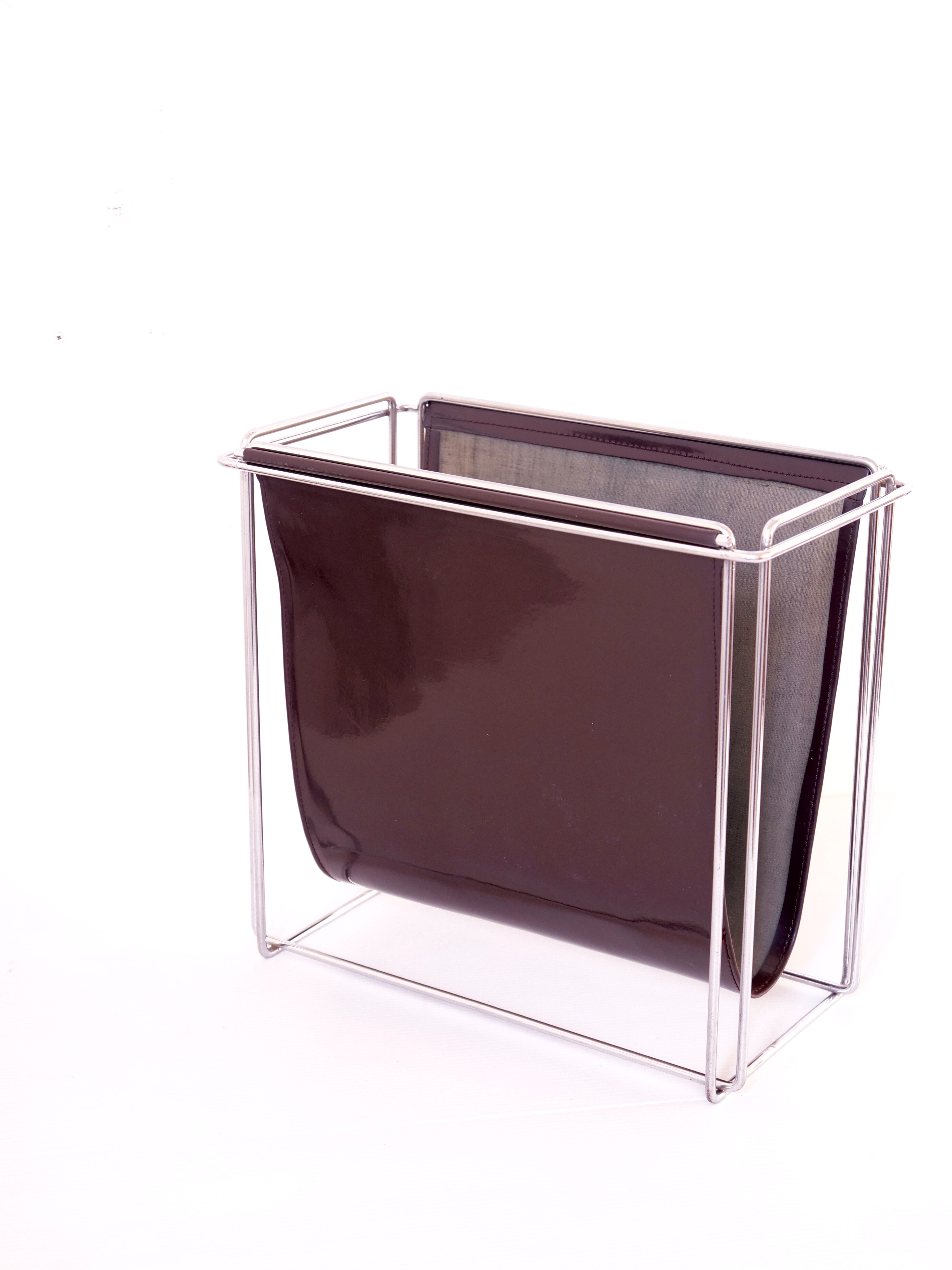 Magazine holder design Gerard Rignault, édité par Group SA