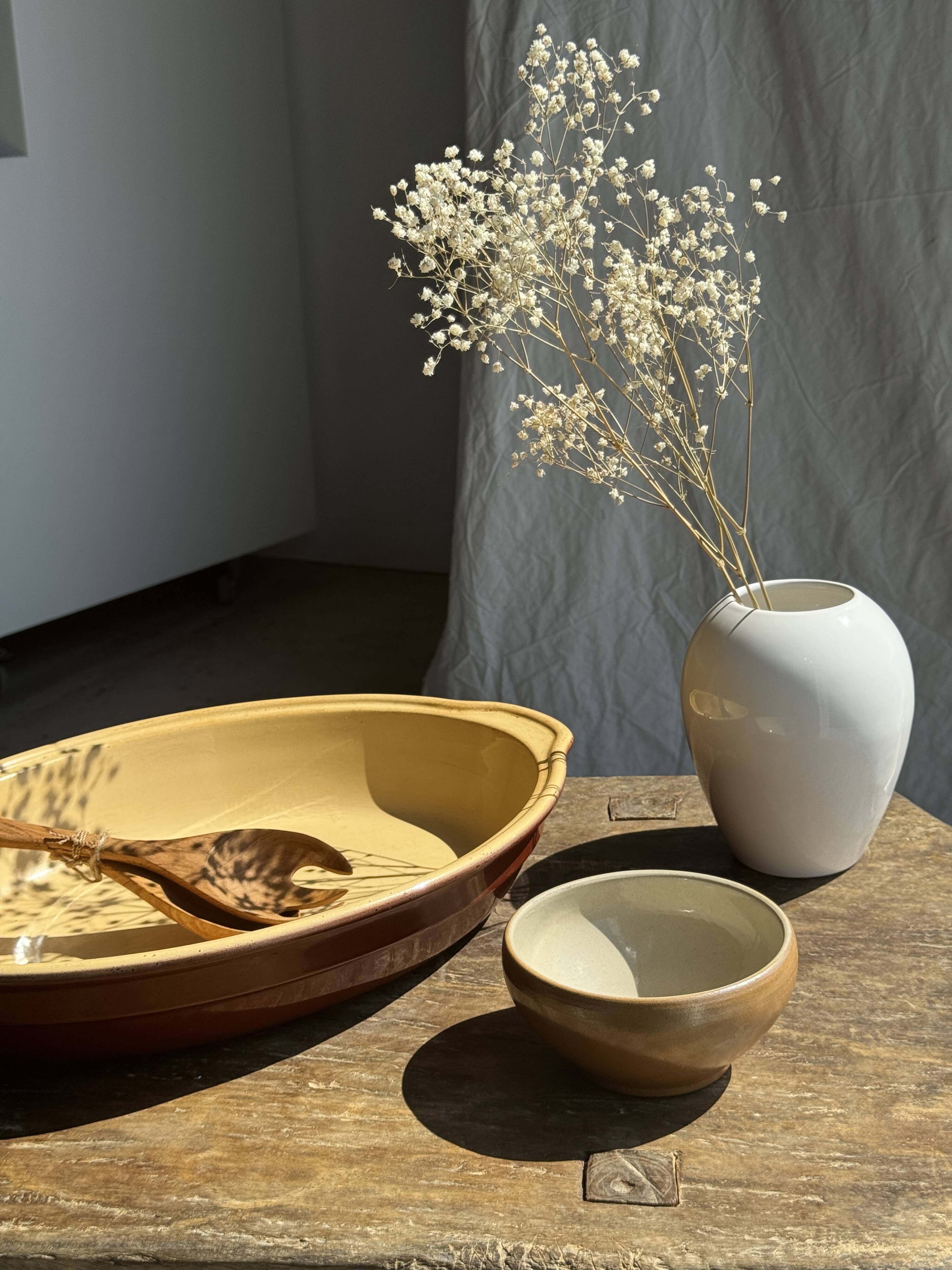 Huge oval oven dish with handle