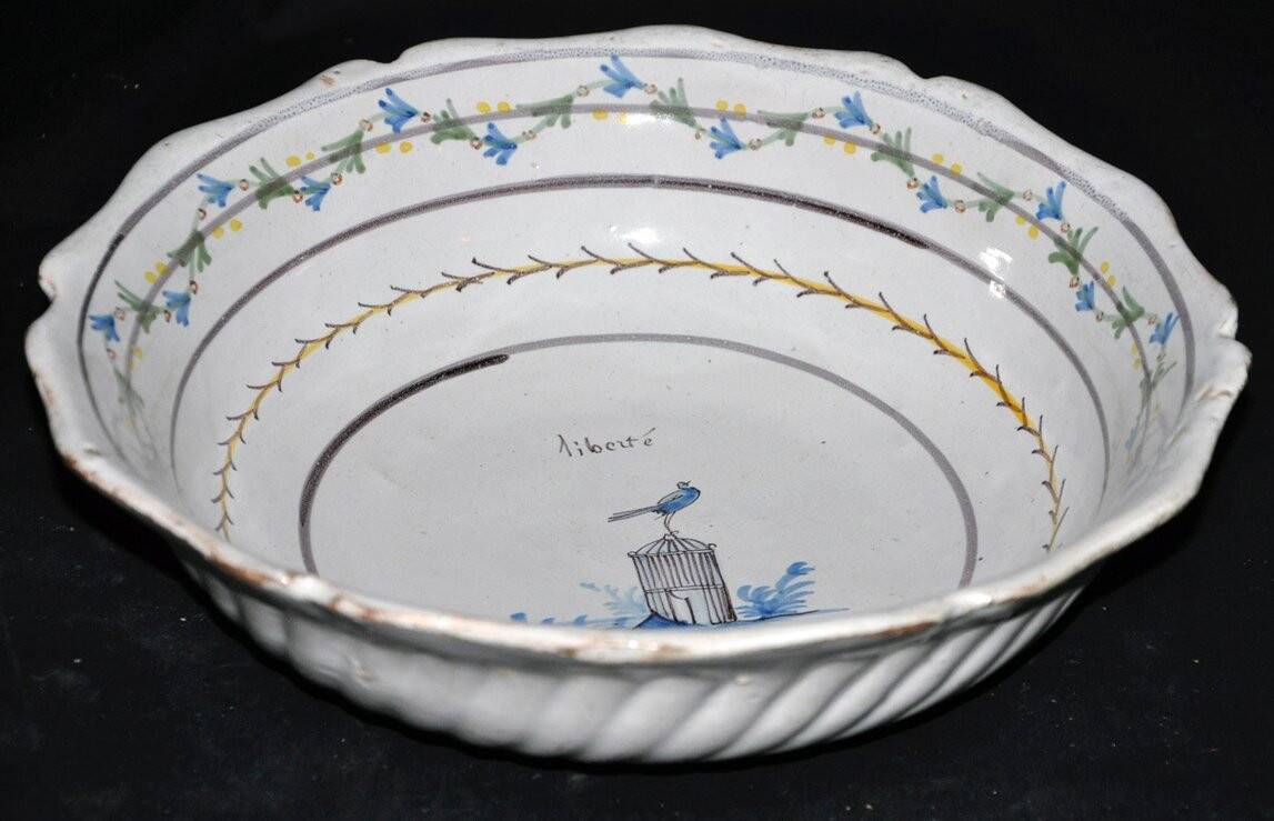 Nevers earthenware bowl with revolutionary decoration, 18th century