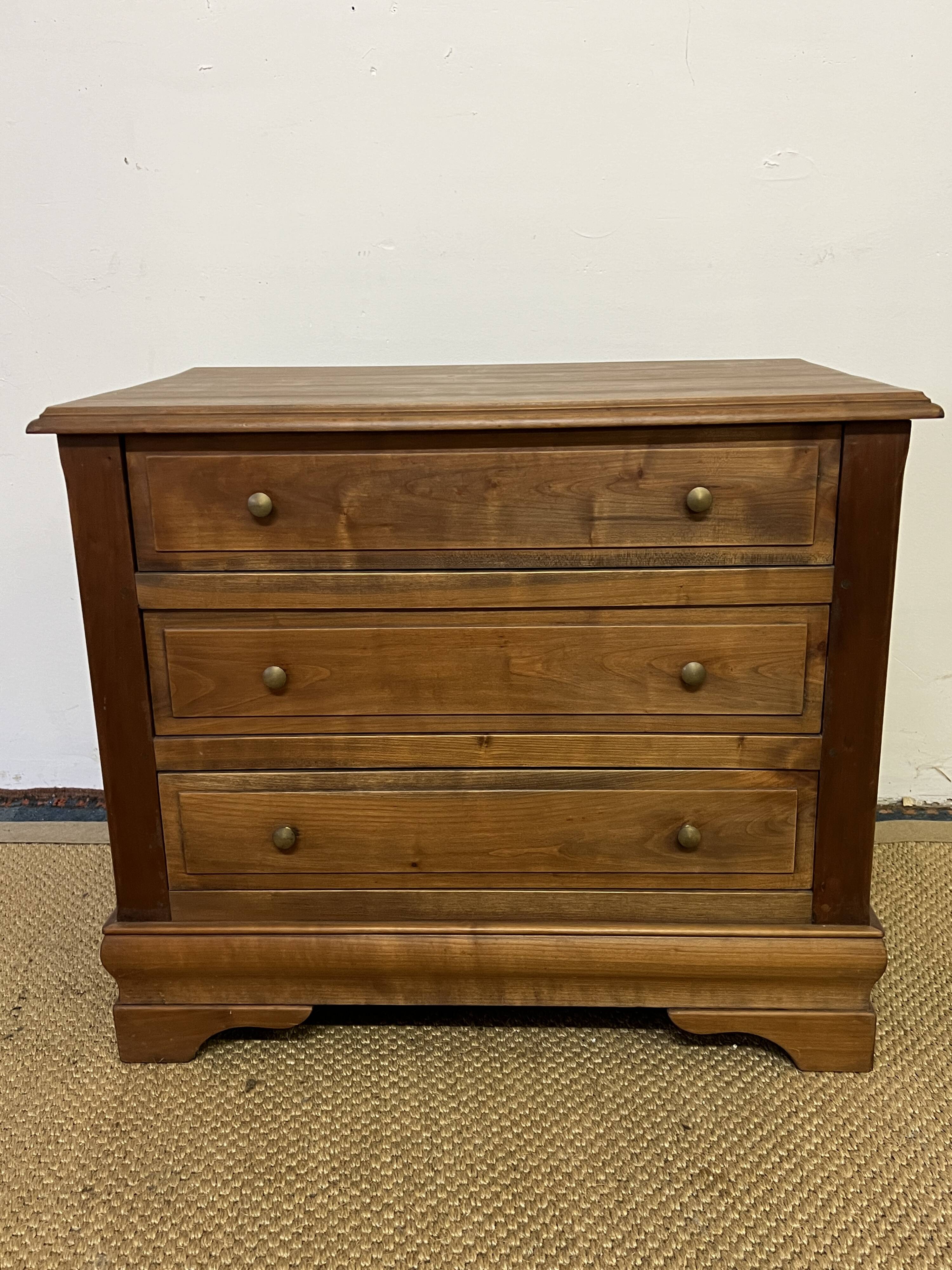 Small vintage wooden chest of drawers 3 drawers
