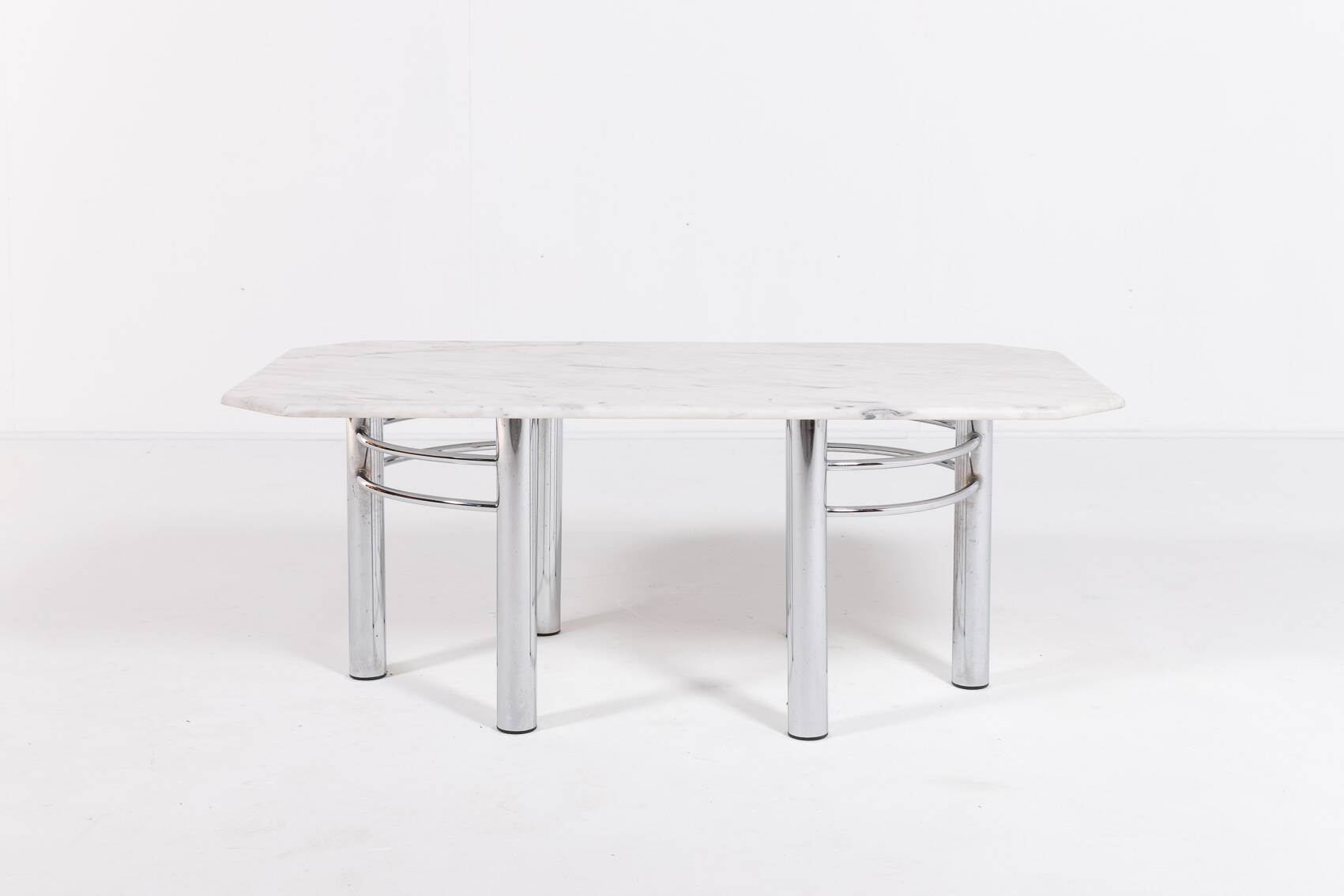 Table basse en marbre au design italien moderne