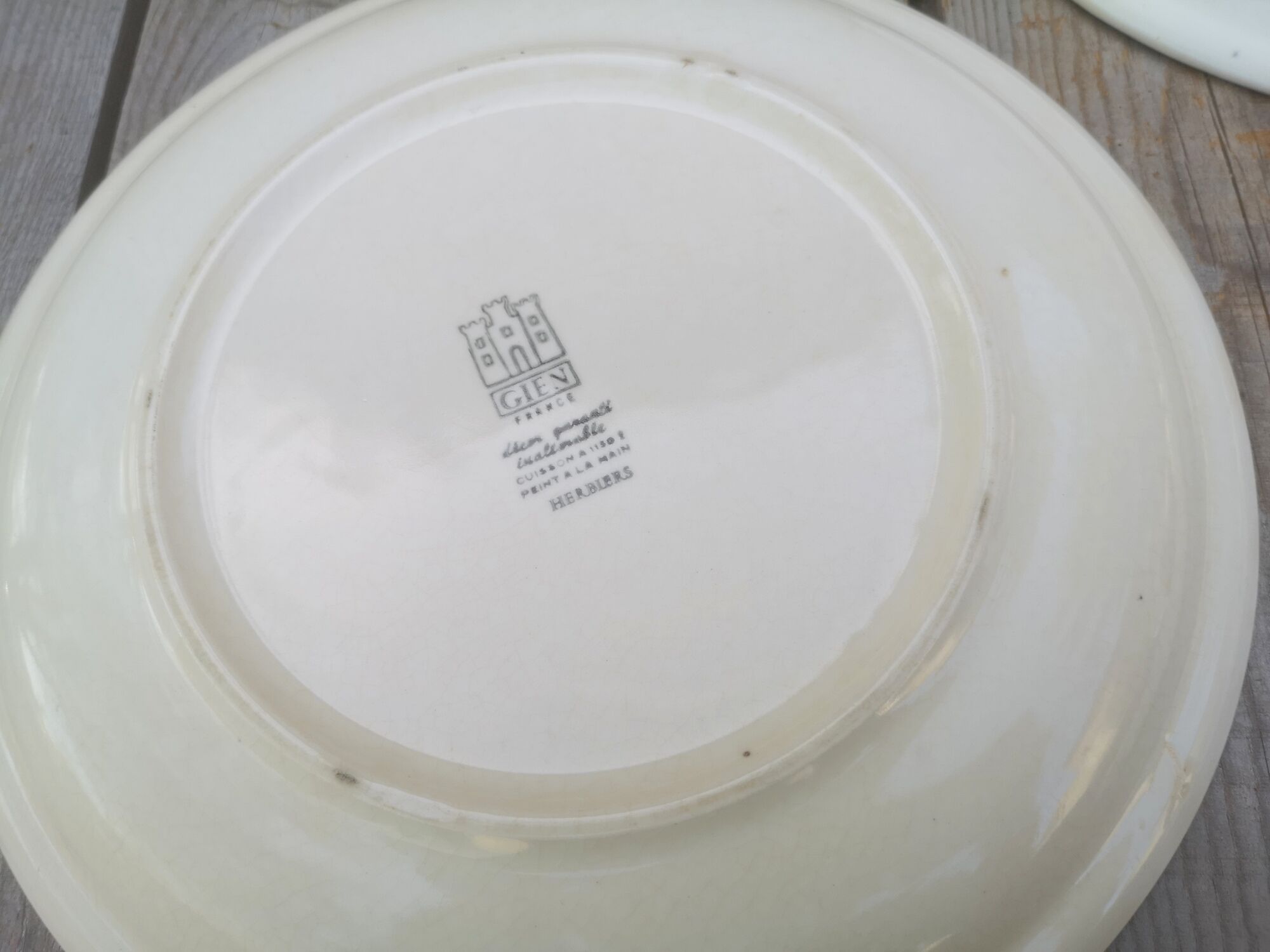 Lot of 4 mismatched plates herbarium vegetable decoration