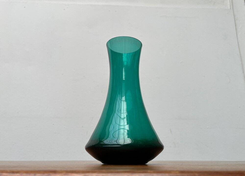 Vase en verre vert allemand du milieu du siècle de Leichlingen Rheinkristall, années 1960