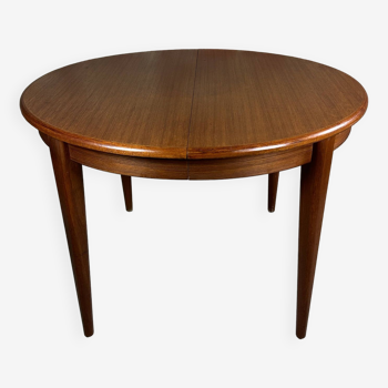 Scandinavian round teak table with vintage 70'S extensions