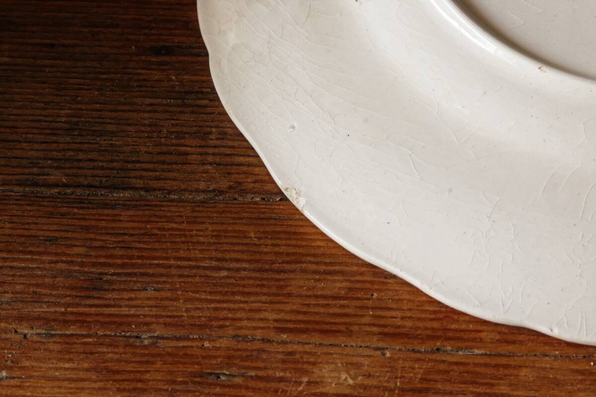 Set of 11 dessert plates in English earthenware.
