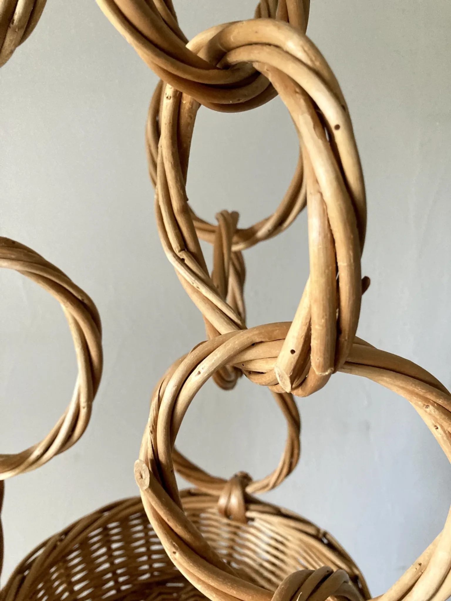 Large wicker suspension with three baskets, twisted ring chain.