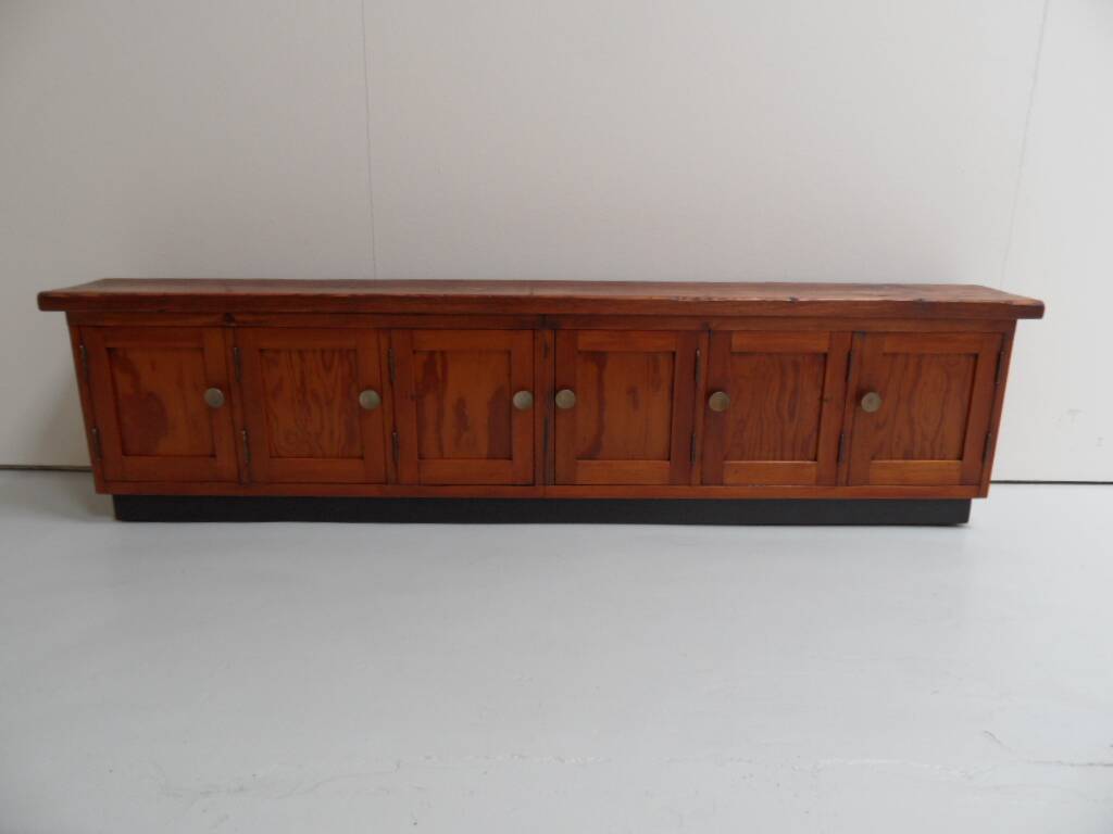 Buffet vintage avec 6 portes
