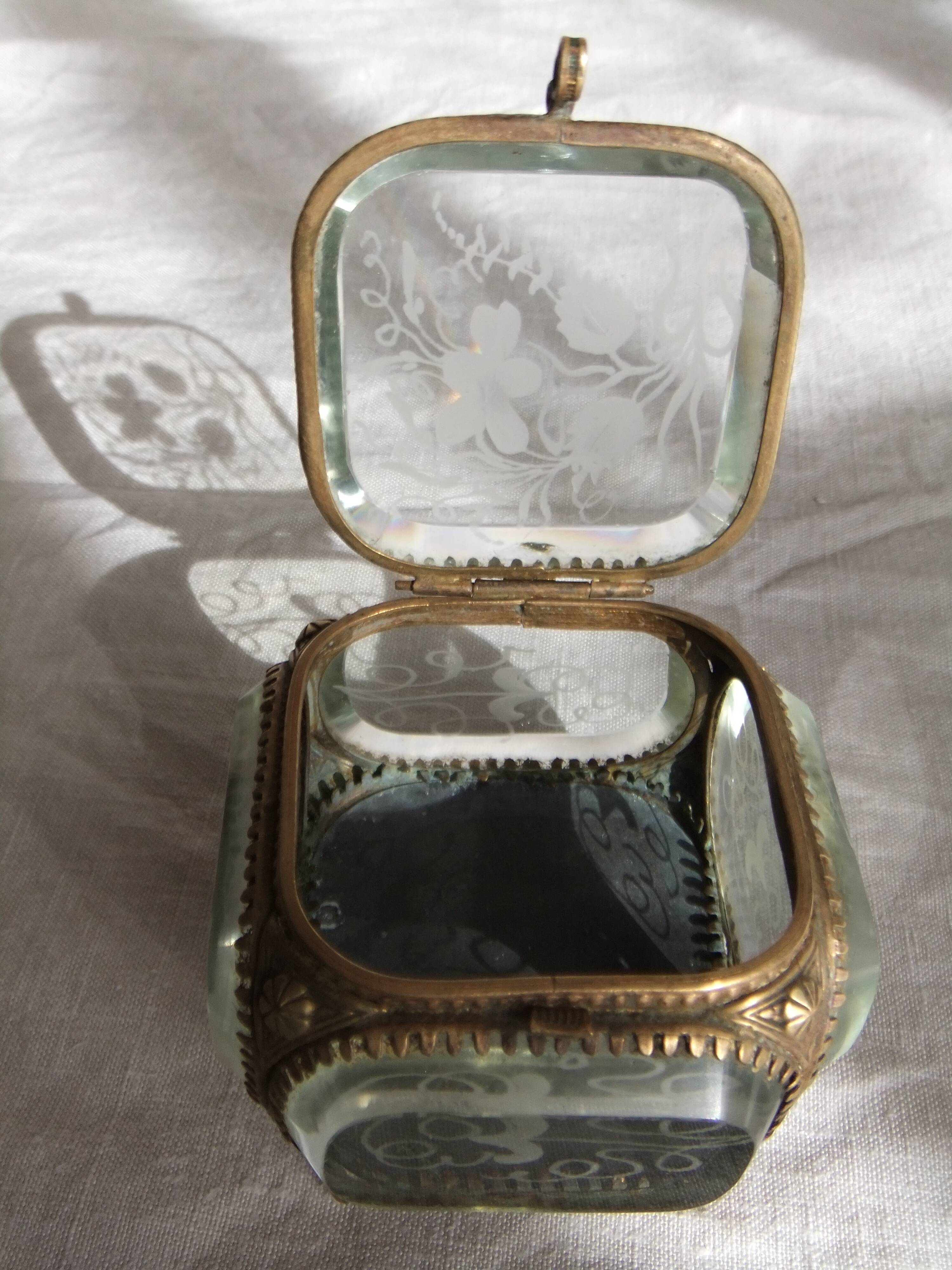 Napoleon III jewellery box bevelled glass engraved box box