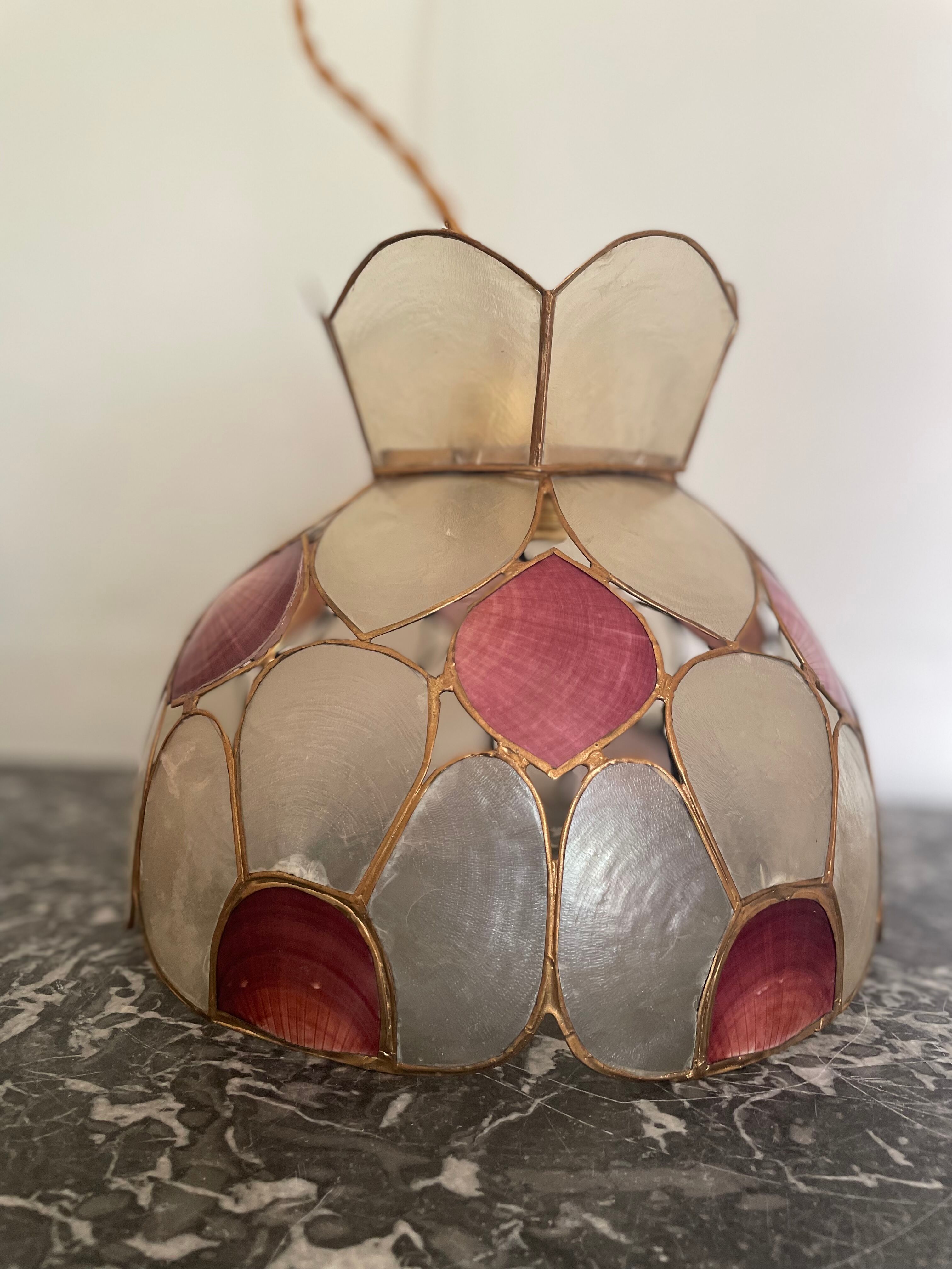 Mother-of-pearl suspension