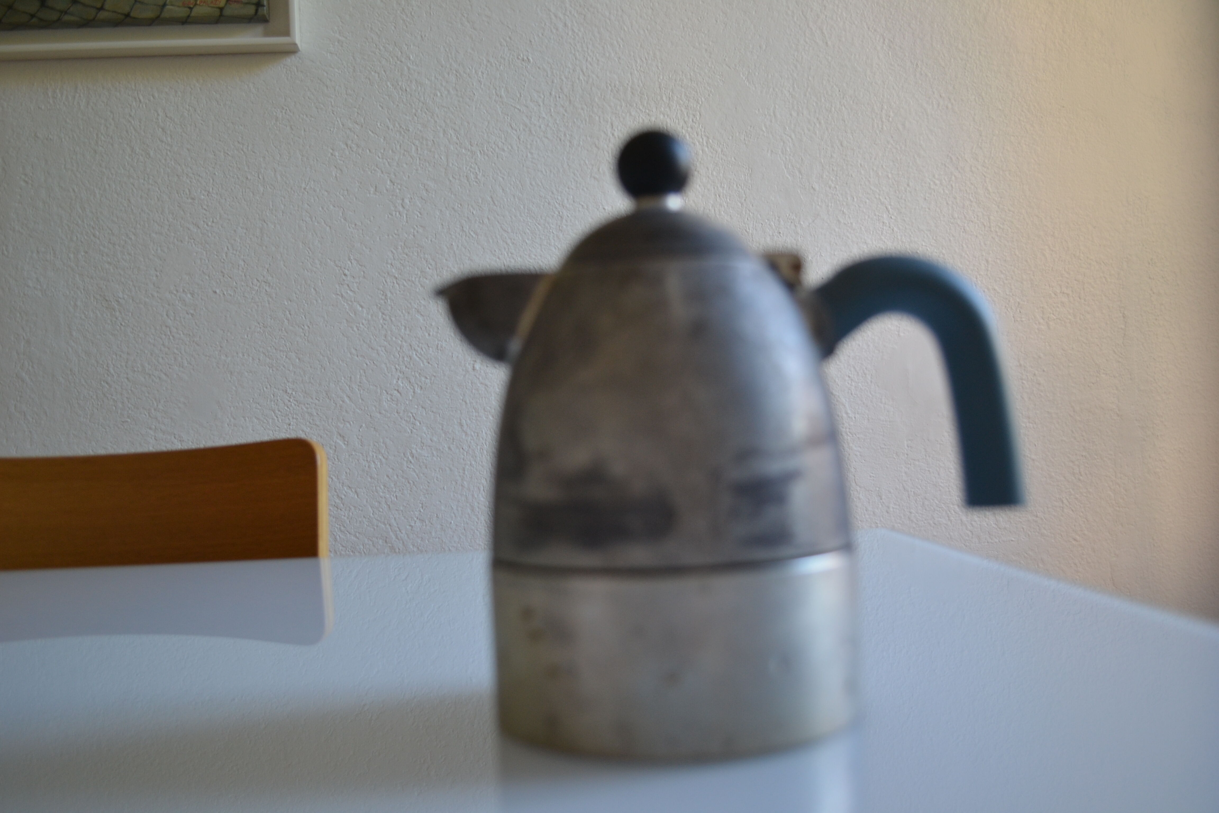 Cafetière alessi postmoderniste " pellicano " par Michael Graves