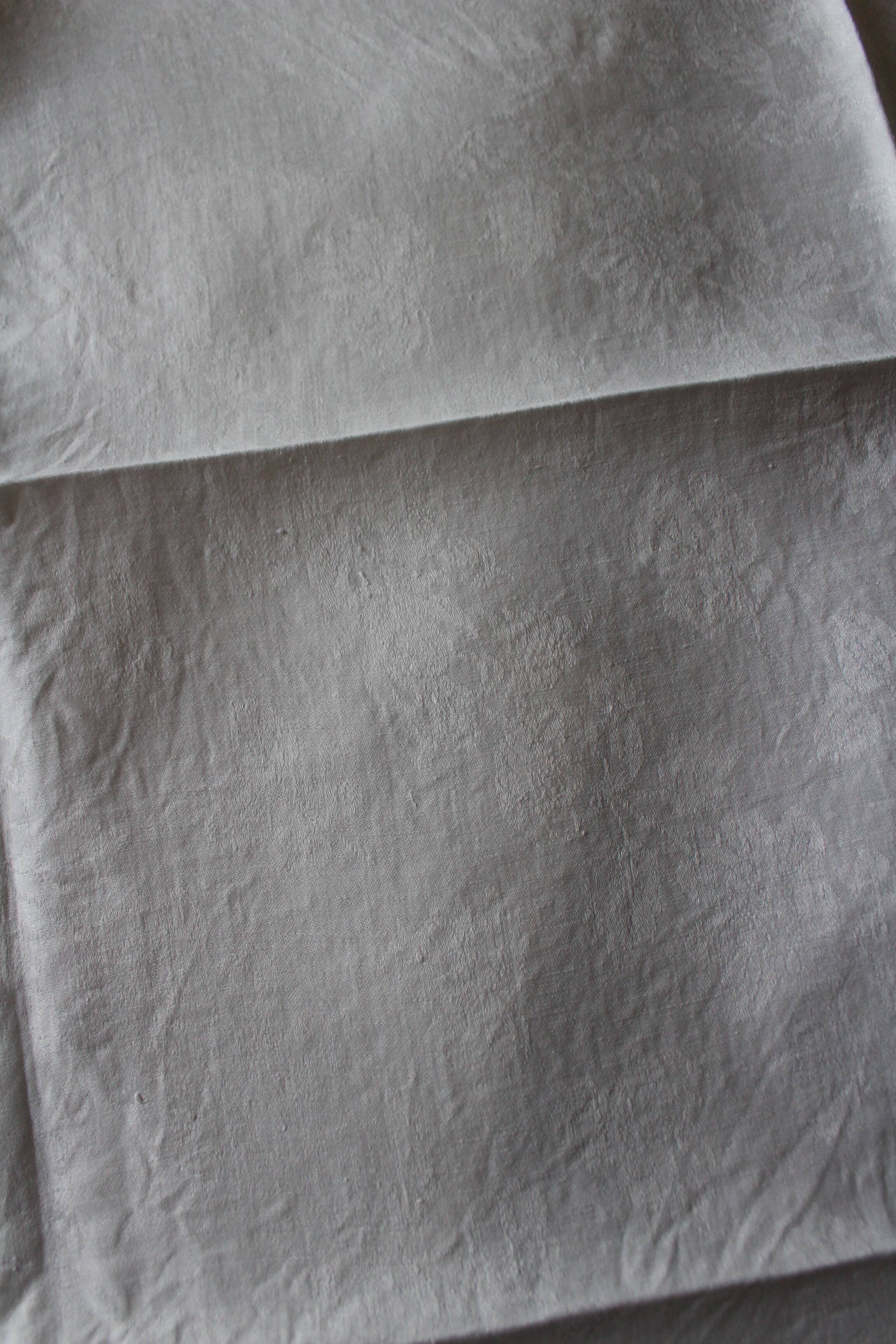 A set of 6 damask napkins Monograms MM