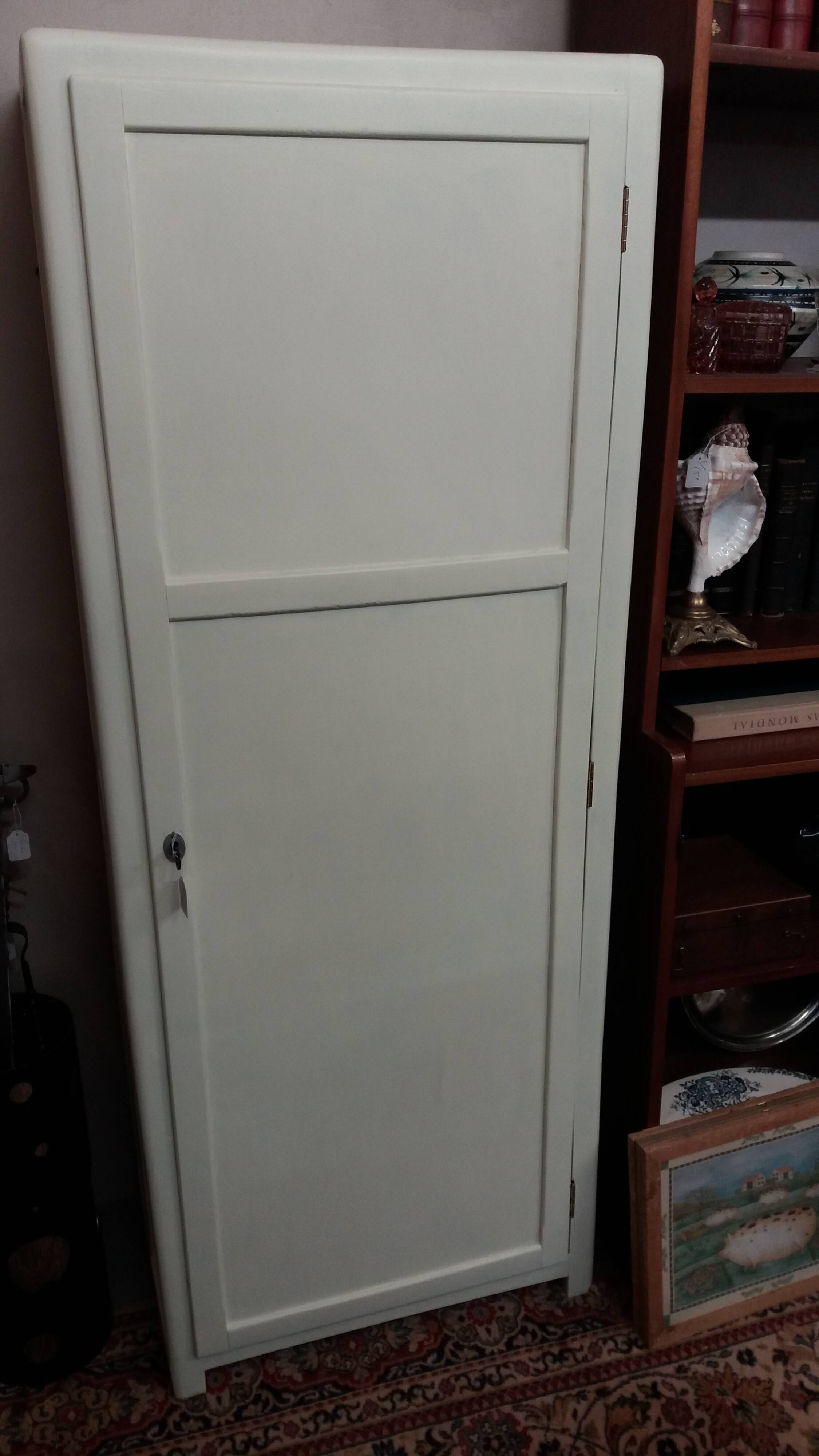 Armoire parisienne
