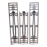 Plaques décoratives en ferronnerie motifs volutes et coquille