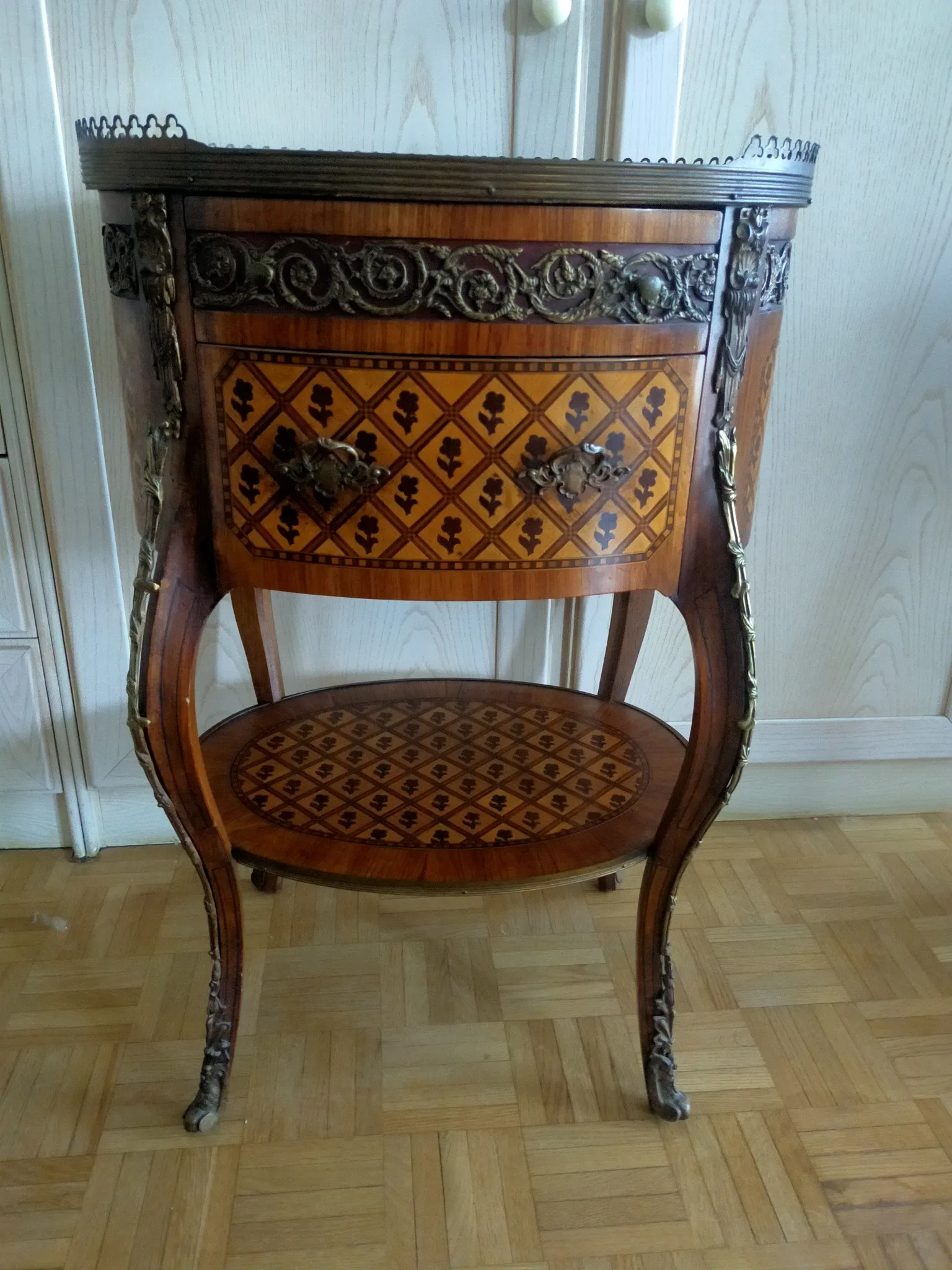 Side table Happiness of the day Louis XV