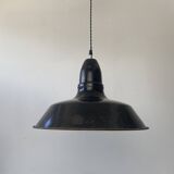 Ancienne suspension industrielle en email noir  40 cm