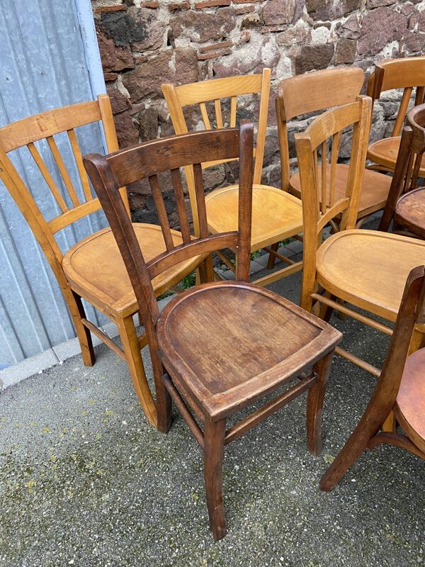 50 chaises bistrot dépareillées Thonet en bois courbé