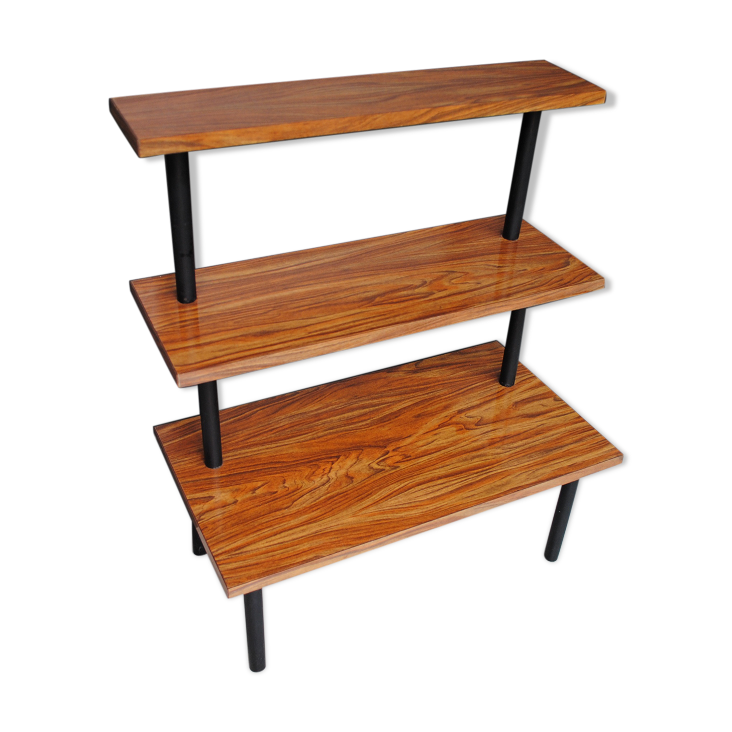 Etagère sur pieds en formica