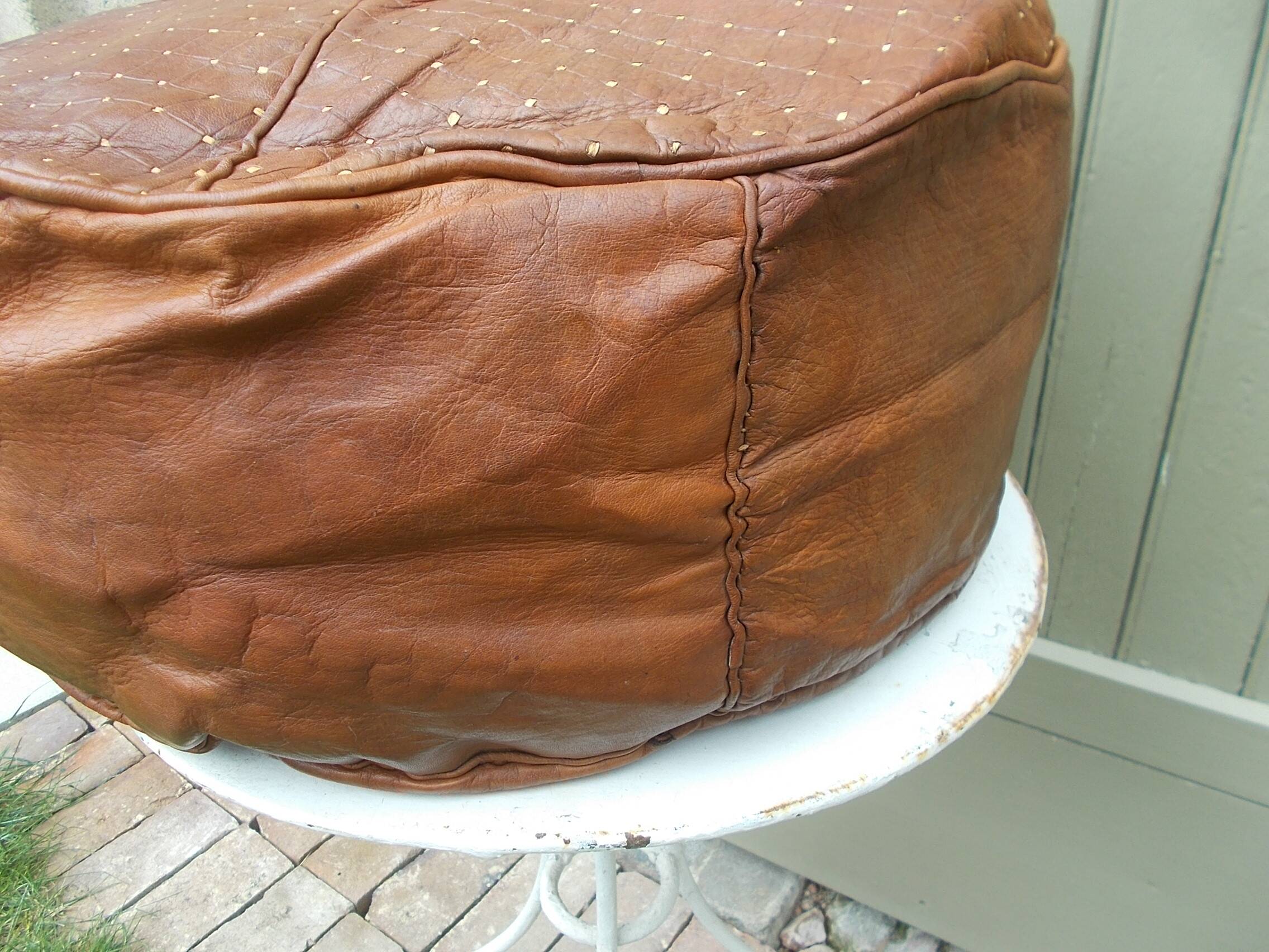 Large vintage Moroccan leather pouf n°2